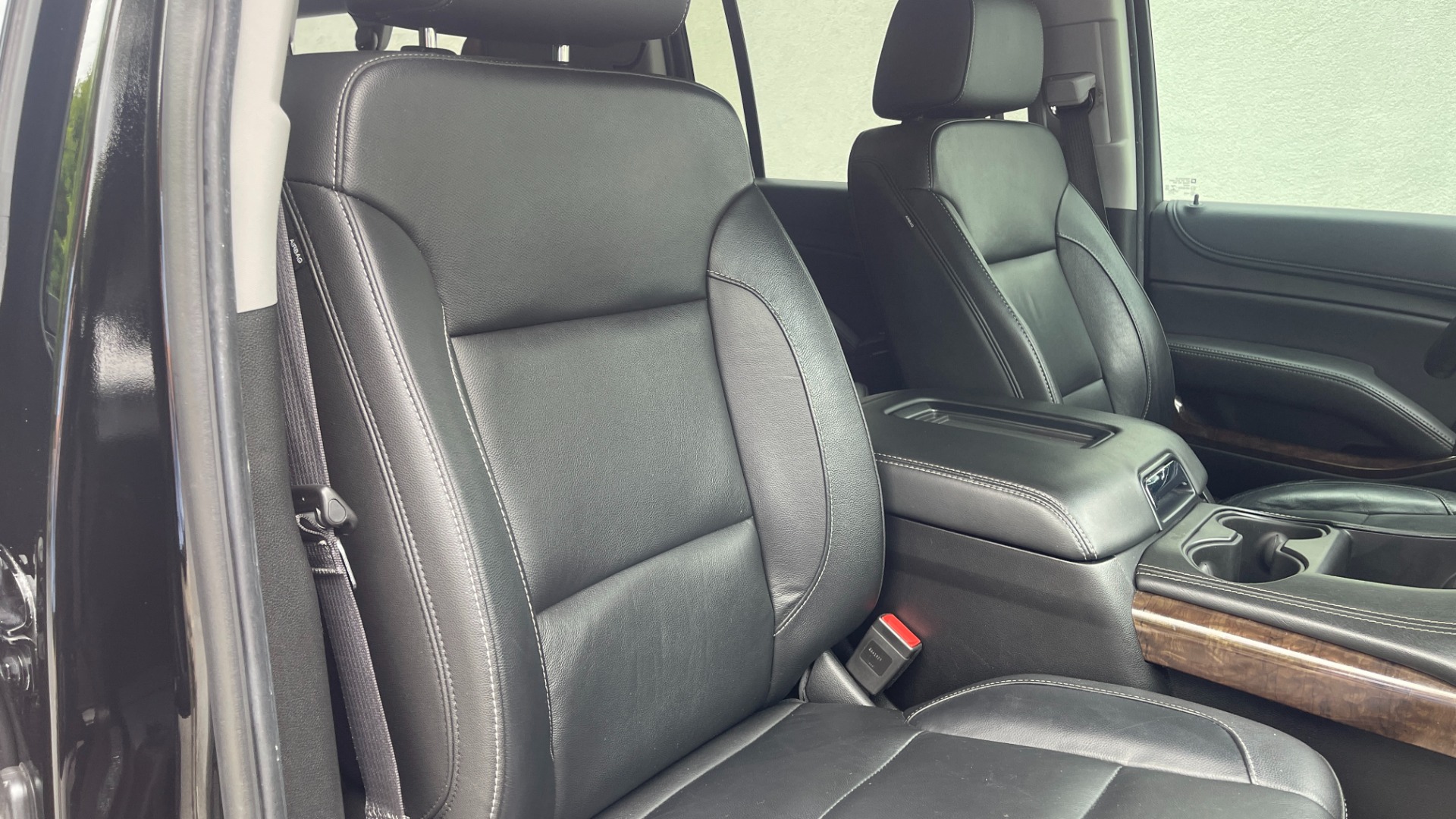 Used 2019 Chevrolet Suburban LT / LEATHER / 4WD / 8IN TOUCH SCREEN / NAVIGATION for sale $36,995 at Formula Imports in Charlotte NC 28227 18