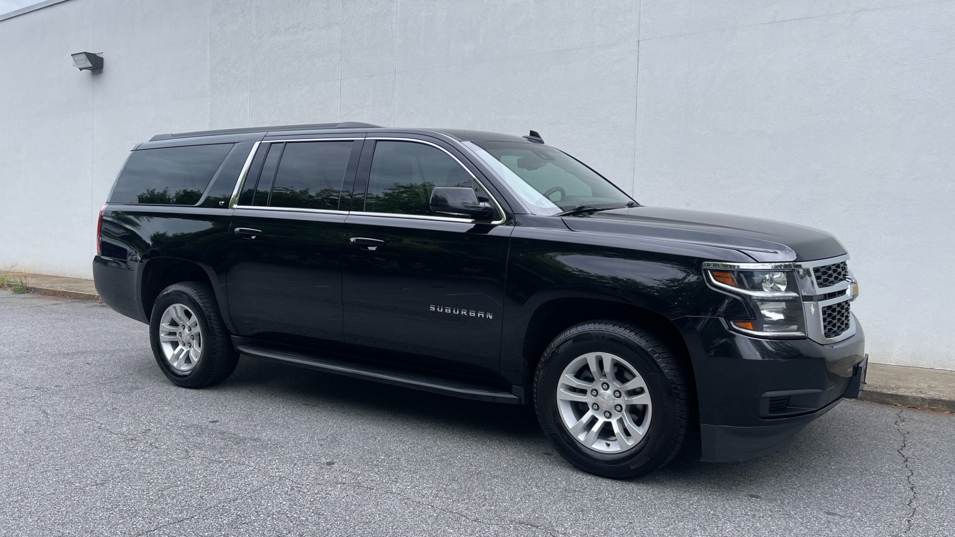 Used 2019 Chevrolet Suburban LT / LEATHER / 4WD / 8IN TOUCH SCREEN / NAVIGATION for sale $36,995 at Formula Imports in Charlotte NC 28227 2