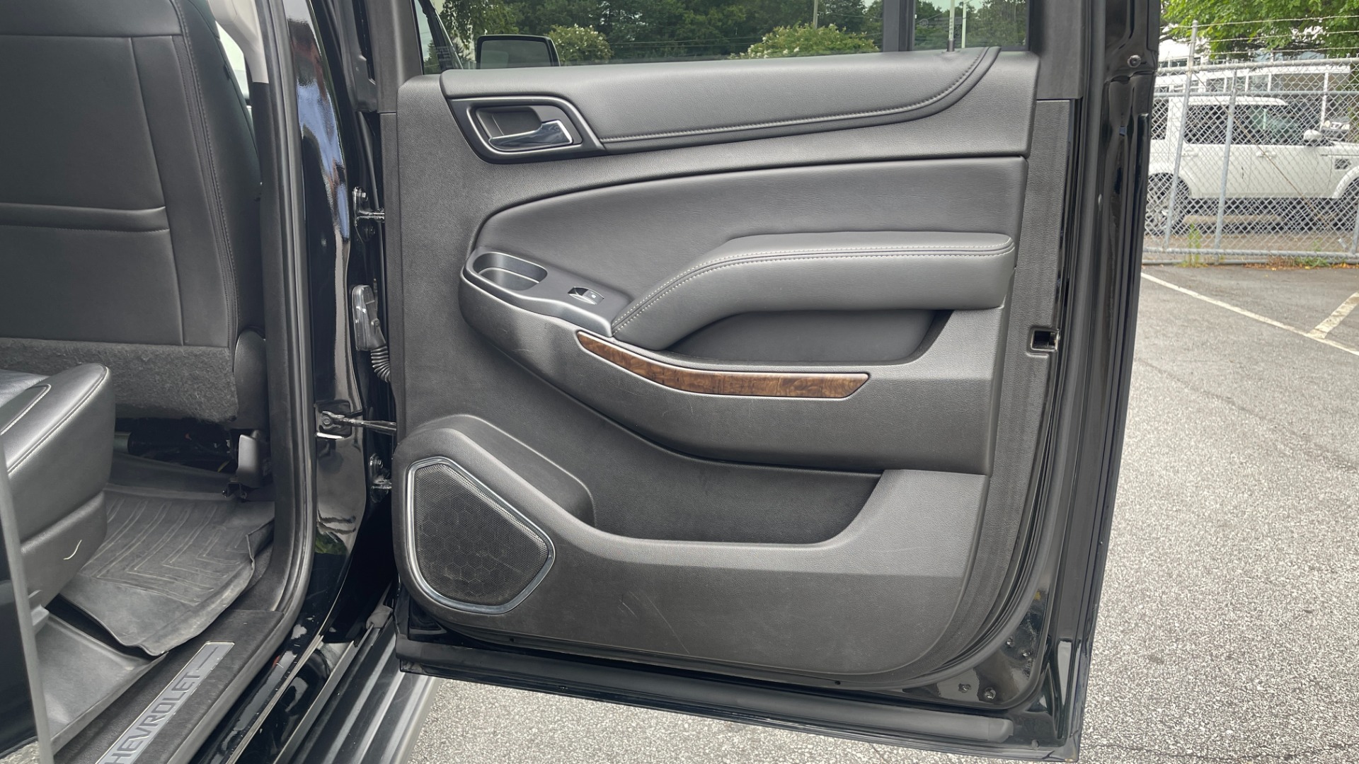 Used 2019 Chevrolet Suburban LT / LEATHER / 4WD / 8IN TOUCH SCREEN / NAVIGATION for sale $36,995 at Formula Imports in Charlotte NC 28227 20