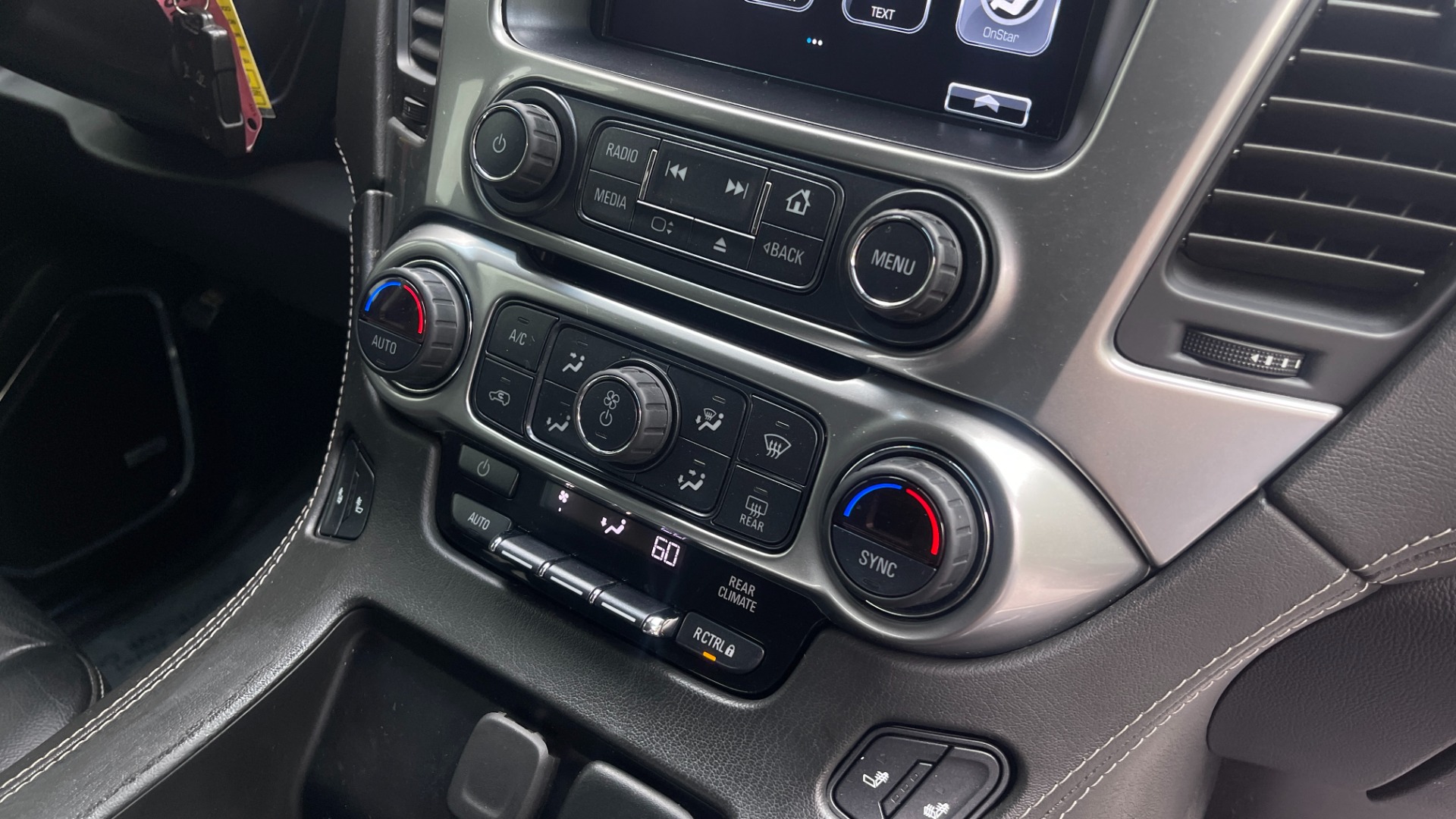 Used 2019 Chevrolet Suburban LT / LEATHER / 4WD / 8IN TOUCH SCREEN / NAVIGATION for sale $36,995 at Formula Imports in Charlotte NC 28227 25