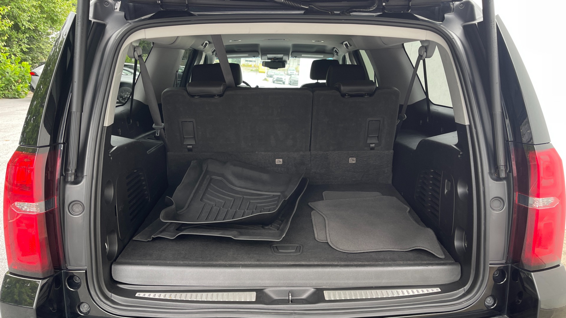 Used 2019 Chevrolet Suburban LT / LEATHER / 4WD / 8IN TOUCH SCREEN / NAVIGATION for sale $36,995 at Formula Imports in Charlotte NC 28227 30