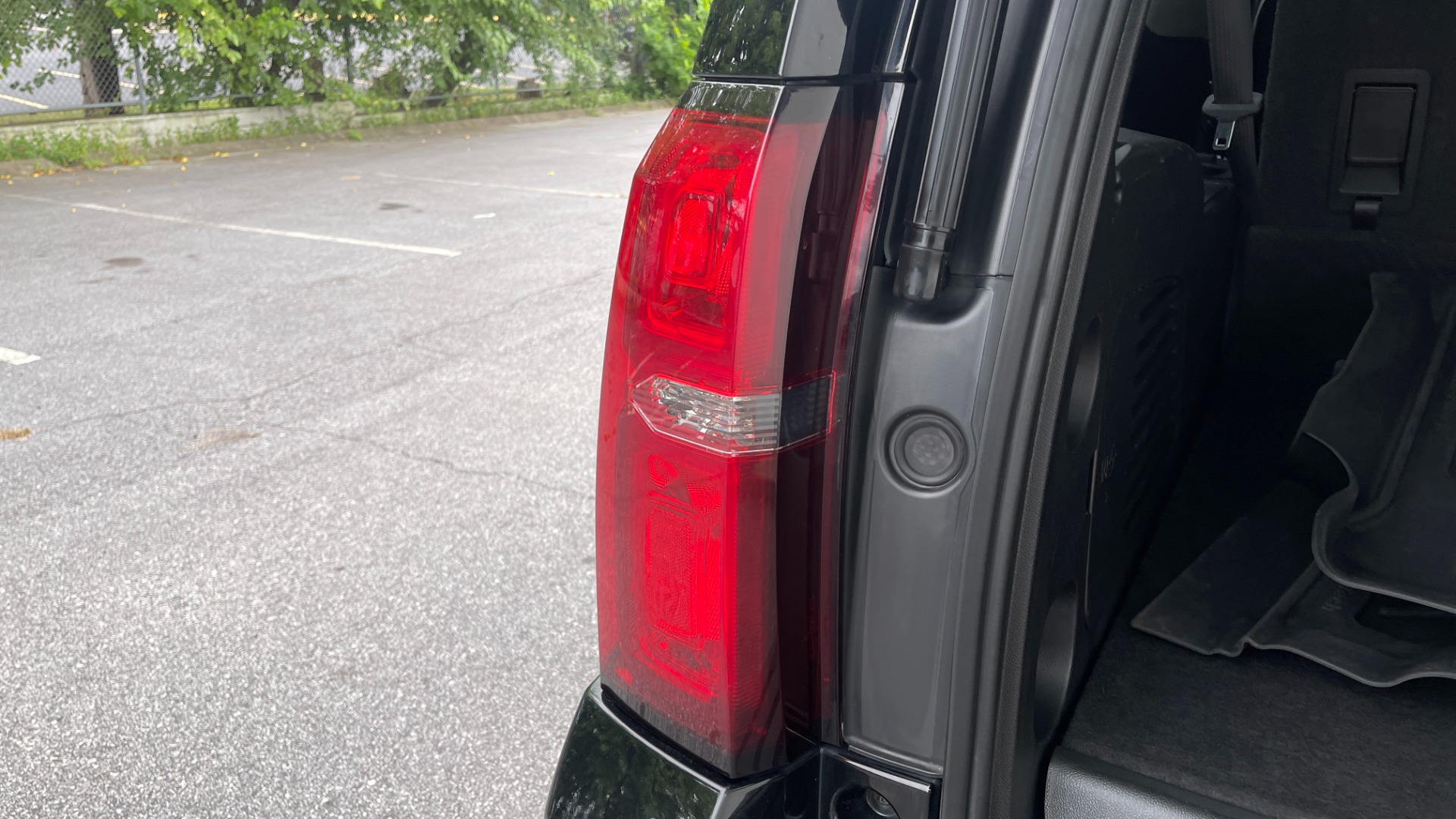Used 2019 Chevrolet Suburban LT / LEATHER / 4WD / 8IN TOUCH SCREEN / NAVIGATION for sale $36,995 at Formula Imports in Charlotte NC 28227 31