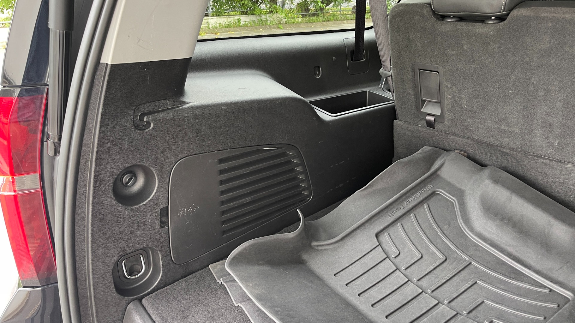 Used 2019 Chevrolet Suburban LT / LEATHER / 4WD / 8IN TOUCH SCREEN / NAVIGATION for sale $36,995 at Formula Imports in Charlotte NC 28227 33