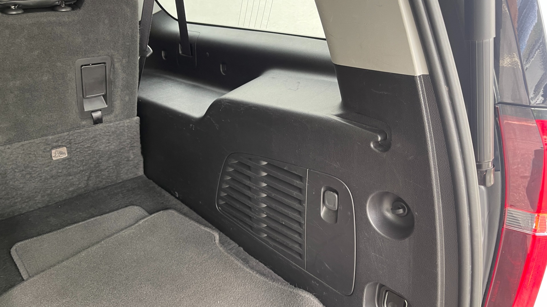 Used 2019 Chevrolet Suburban LT / LEATHER / 4WD / 8IN TOUCH SCREEN / NAVIGATION for sale $36,995 at Formula Imports in Charlotte NC 28227 34