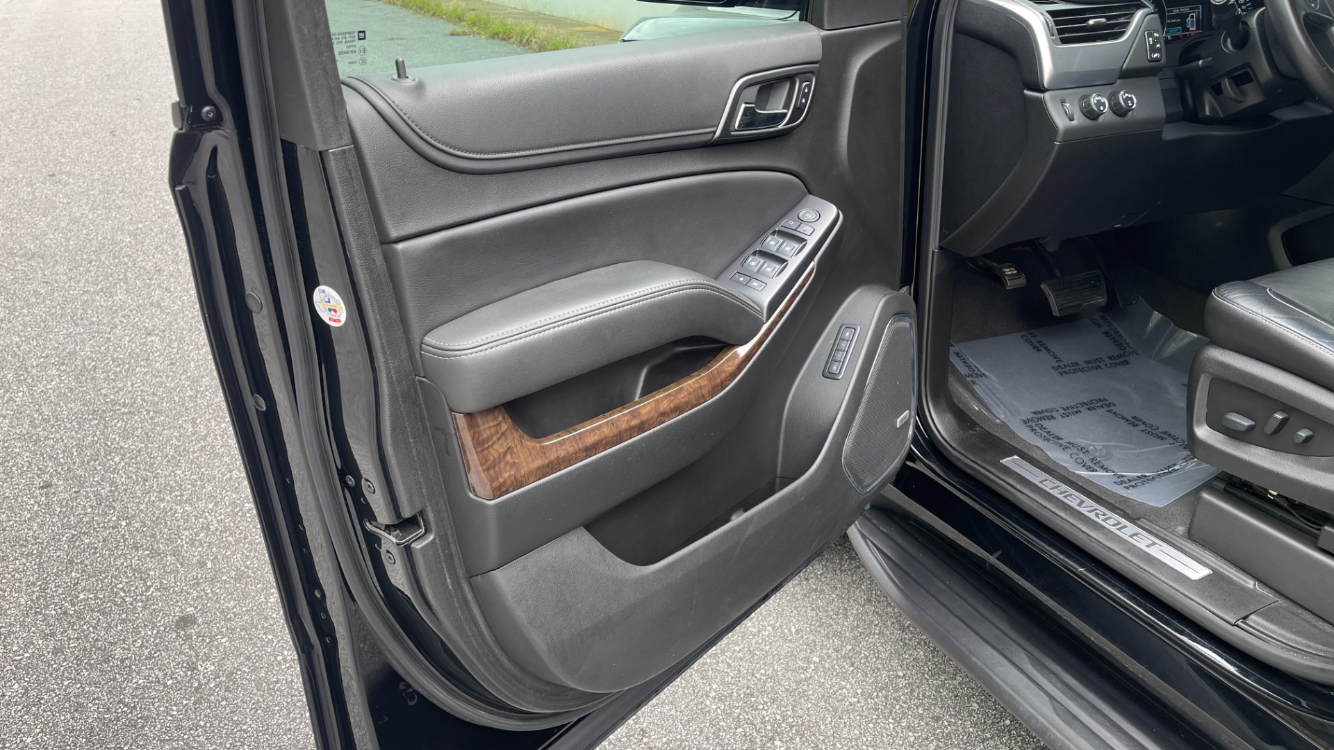 Used 2019 Chevrolet Suburban LT / LEATHER / 4WD / 8IN TOUCH SCREEN / NAVIGATION for sale $36,995 at Formula Imports in Charlotte NC 28227 38