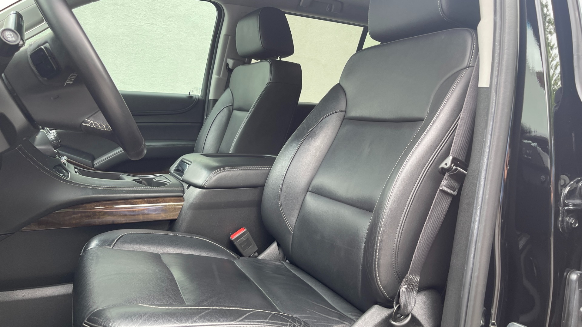 Used 2019 Chevrolet Suburban LT / LEATHER / 4WD / 8IN TOUCH SCREEN / NAVIGATION for sale $36,995 at Formula Imports in Charlotte NC 28227 39