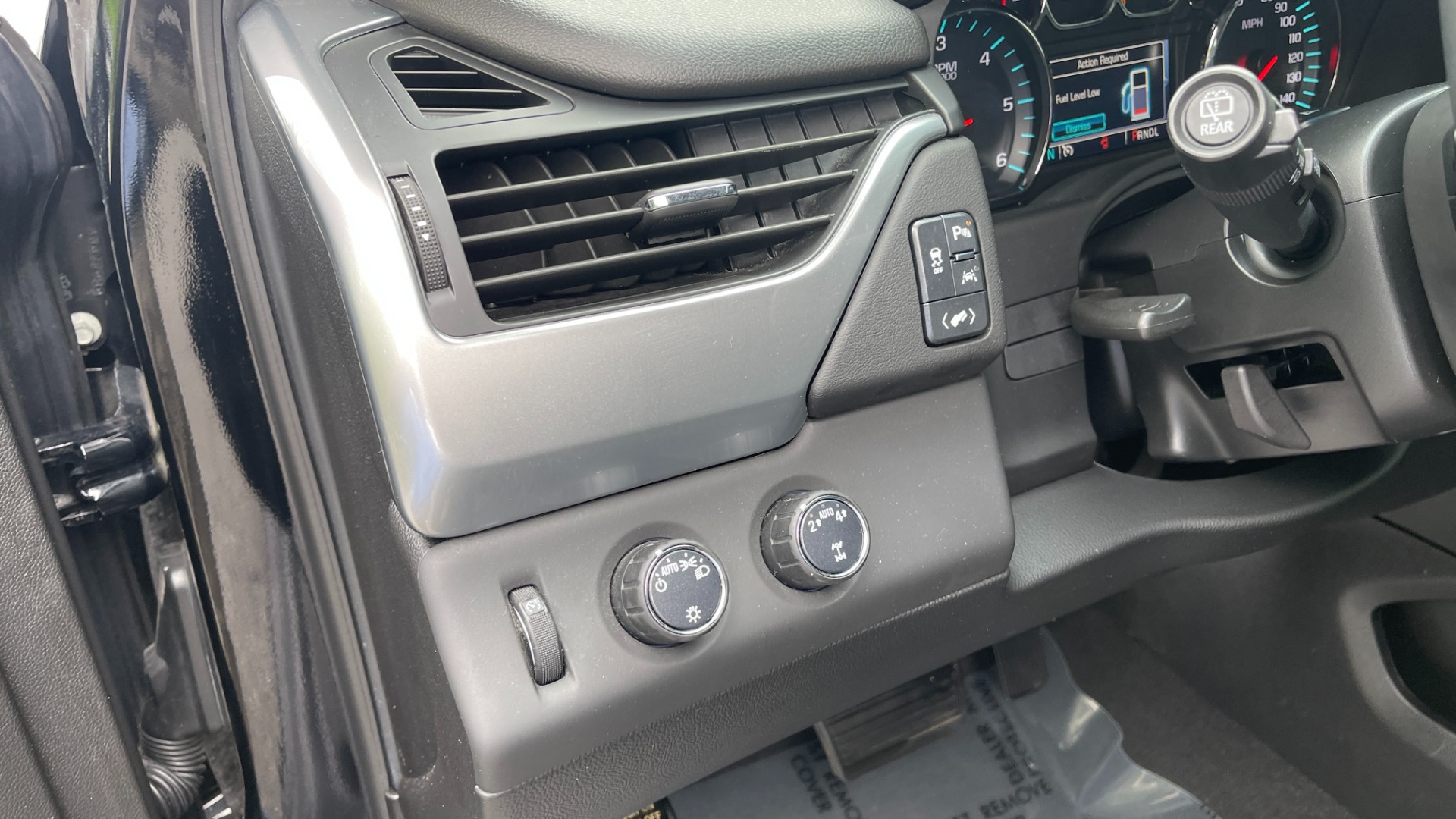 Used 2019 Chevrolet Suburban LT / LEATHER / 4WD / 8IN TOUCH SCREEN / NAVIGATION for sale $36,995 at Formula Imports in Charlotte NC 28227 42