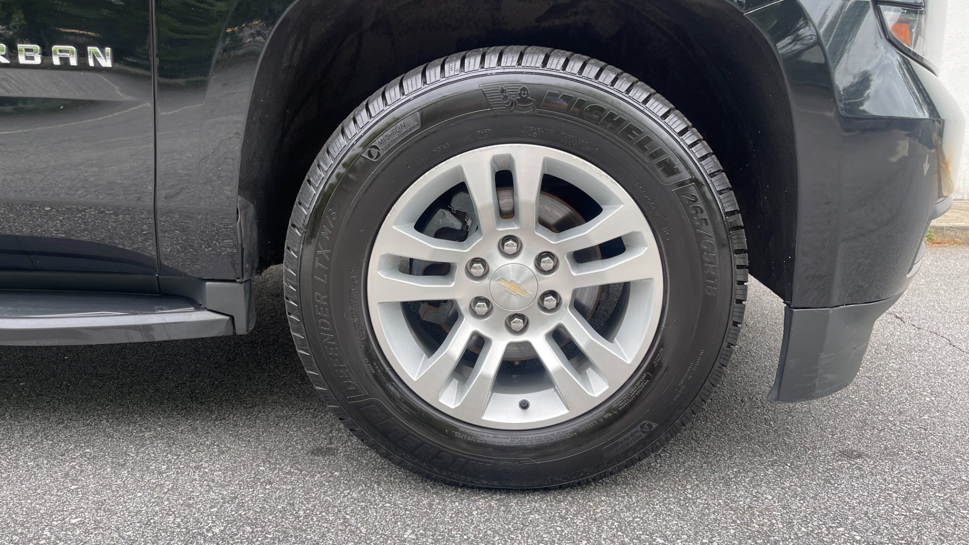 Used 2019 Chevrolet Suburban LT / LEATHER / 4WD / 8IN TOUCH SCREEN / NAVIGATION for sale $36,995 at Formula Imports in Charlotte NC 28227 44