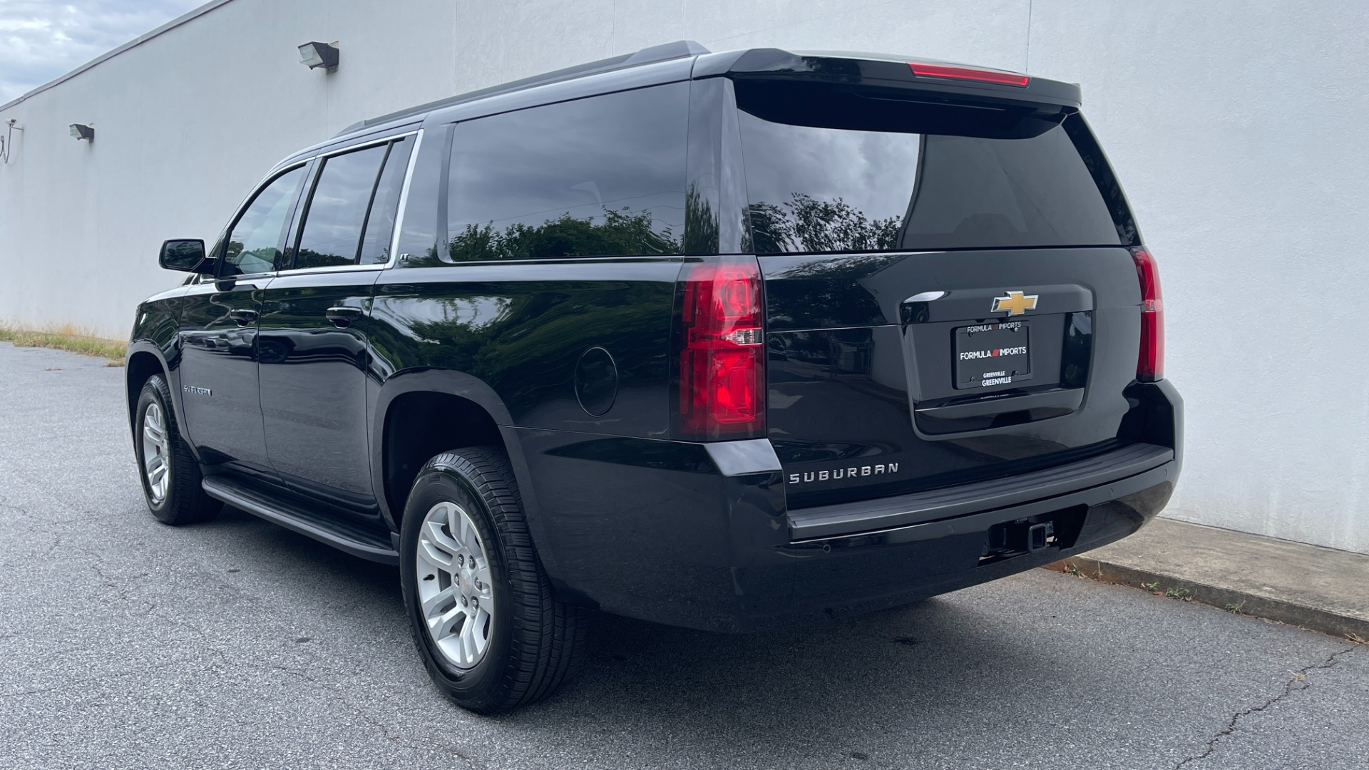 Used 2019 Chevrolet Suburban LT / LEATHER / 4WD / 8IN TOUCH SCREEN / NAVIGATION for sale $36,995 at Formula Imports in Charlotte NC 28227 6