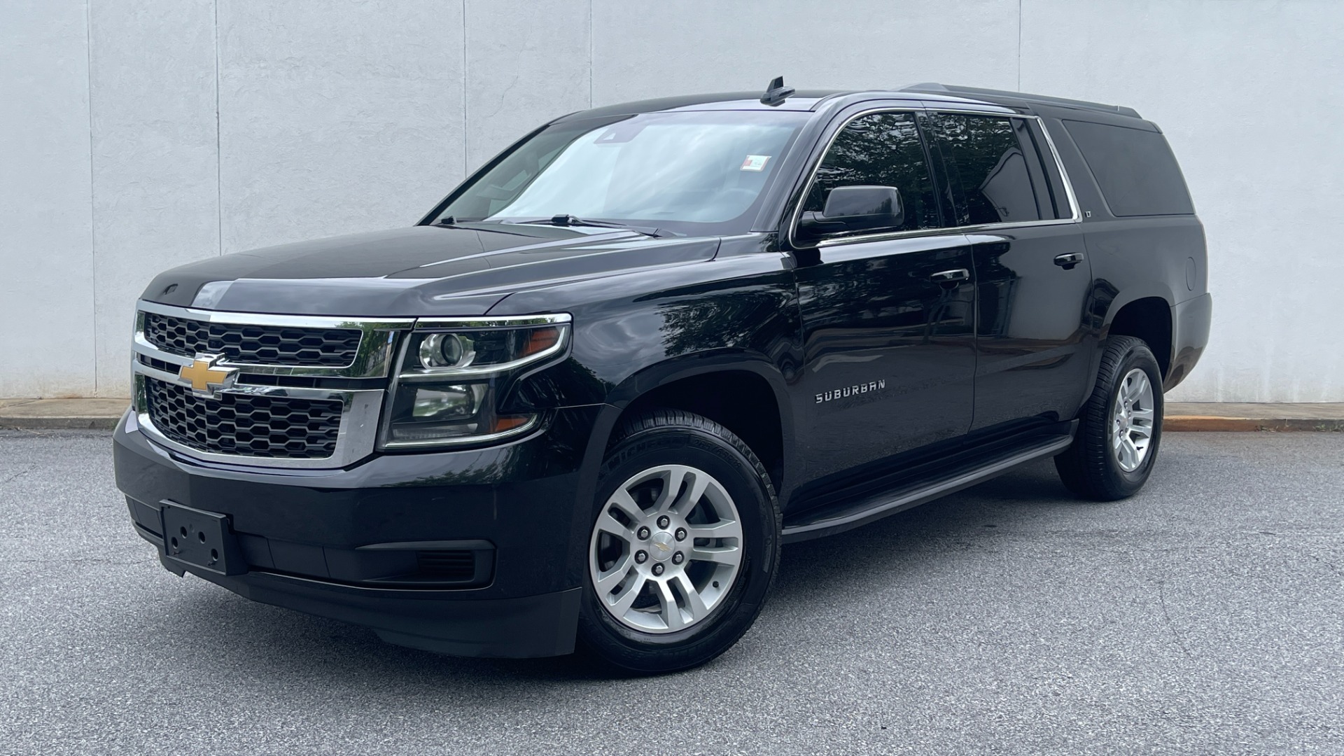 Used 2019 Chevrolet Suburban LT / LEATHER / 4WD / 8IN TOUCH SCREEN / NAVIGATION for sale $36,995 at Formula Imports in Charlotte NC 28227 1