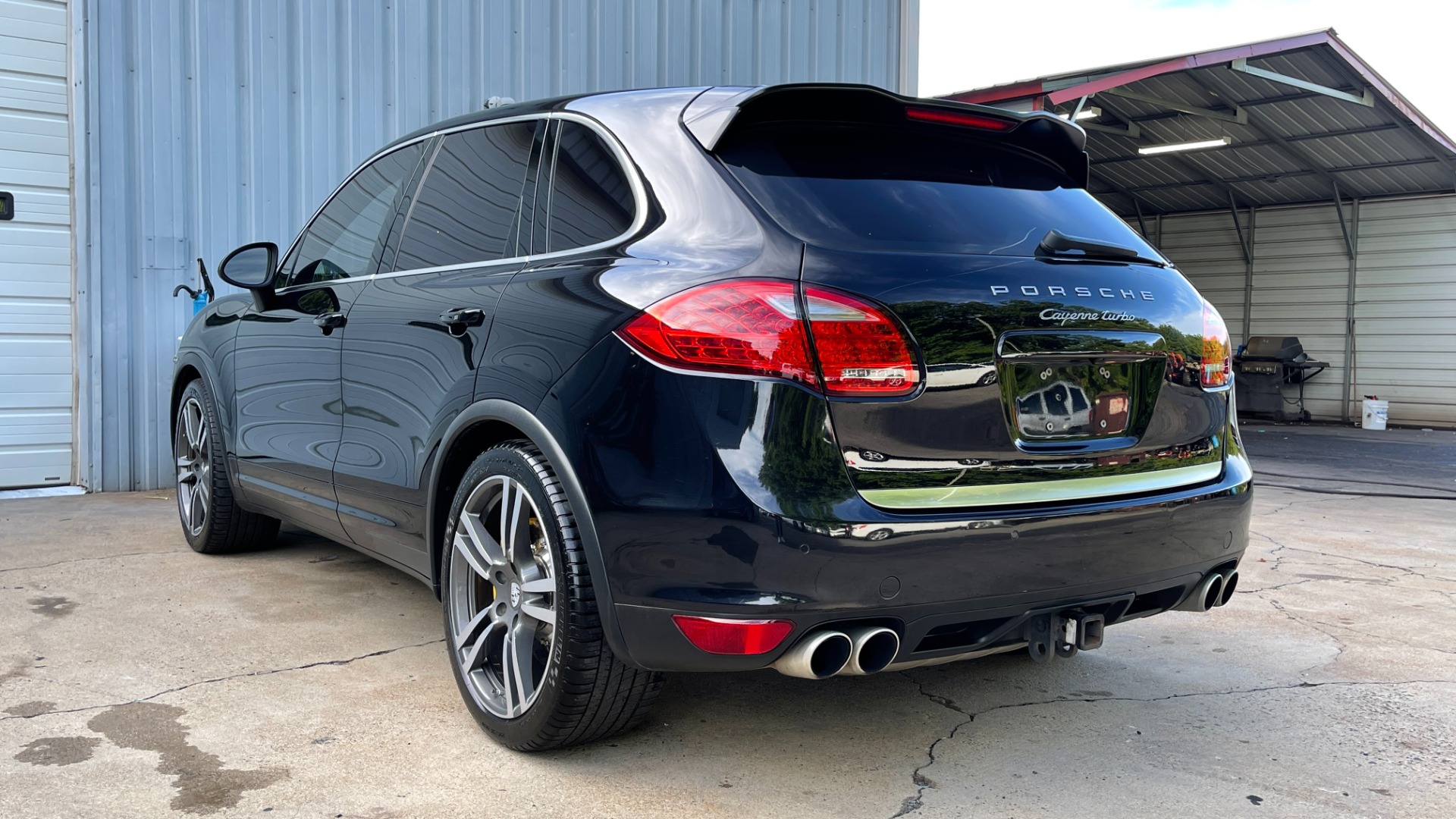 Used 2011 Porsche Cayenne Turbo / CARBON CERAMICS / CARBON FIBER TRIM / 21IN WHEELS / PREMIUM PACKAGE for sale $33,000 at Formula Imports in Charlotte NC 28227 13