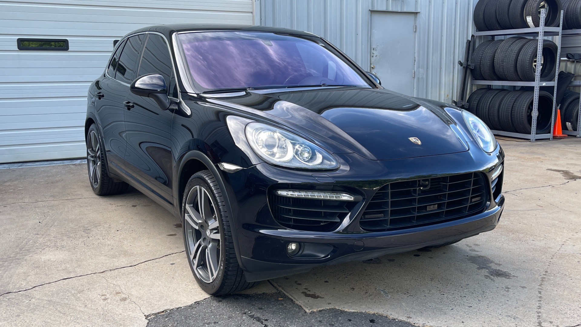 Used 2011 Porsche Cayenne Turbo / CARBON CERAMICS / CARBON FIBER TRIM / 21IN WHEELS / PREMIUM PACKAGE for sale $33,000 at Formula Imports in Charlotte NC 28227 15