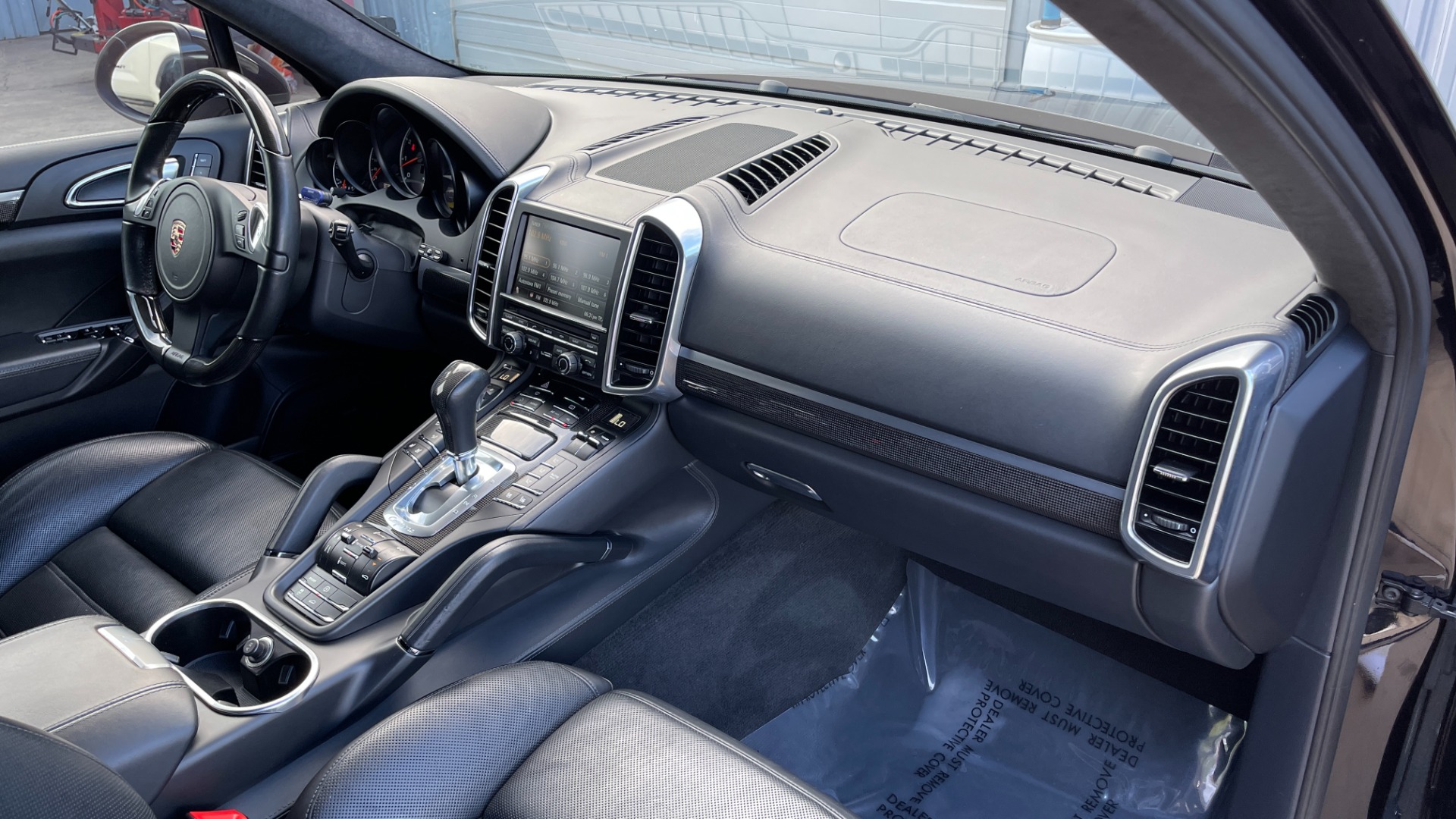 Used 2011 Porsche Cayenne Turbo / CARBON CERAMICS / CARBON FIBER TRIM / 21IN WHEELS / PREMIUM PACKAGE for sale $33,000 at Formula Imports in Charlotte NC 28227 17