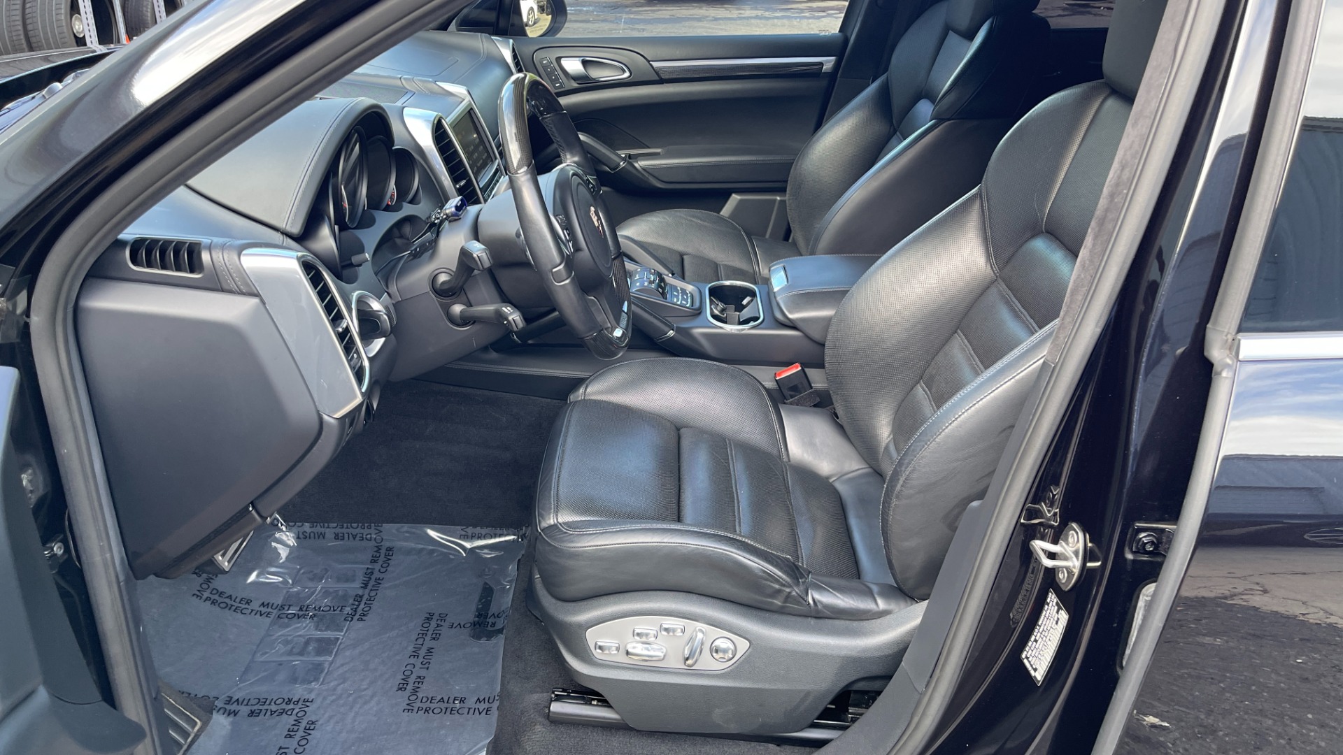 Used 2011 Porsche Cayenne Turbo / CARBON CERAMICS / CARBON FIBER TRIM / 21IN WHEELS / PREMIUM PACKAGE for sale $33,000 at Formula Imports in Charlotte NC 28227 19