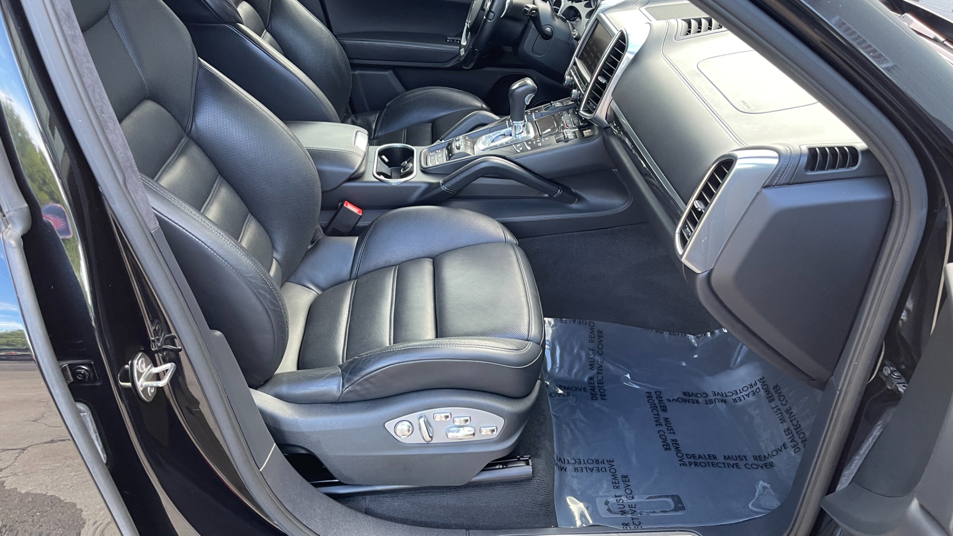 Used 2011 Porsche Cayenne Turbo / CARBON CERAMICS / CARBON FIBER TRIM / 21IN WHEELS / PREMIUM PACKAGE for sale $33,000 at Formula Imports in Charlotte NC 28227 23