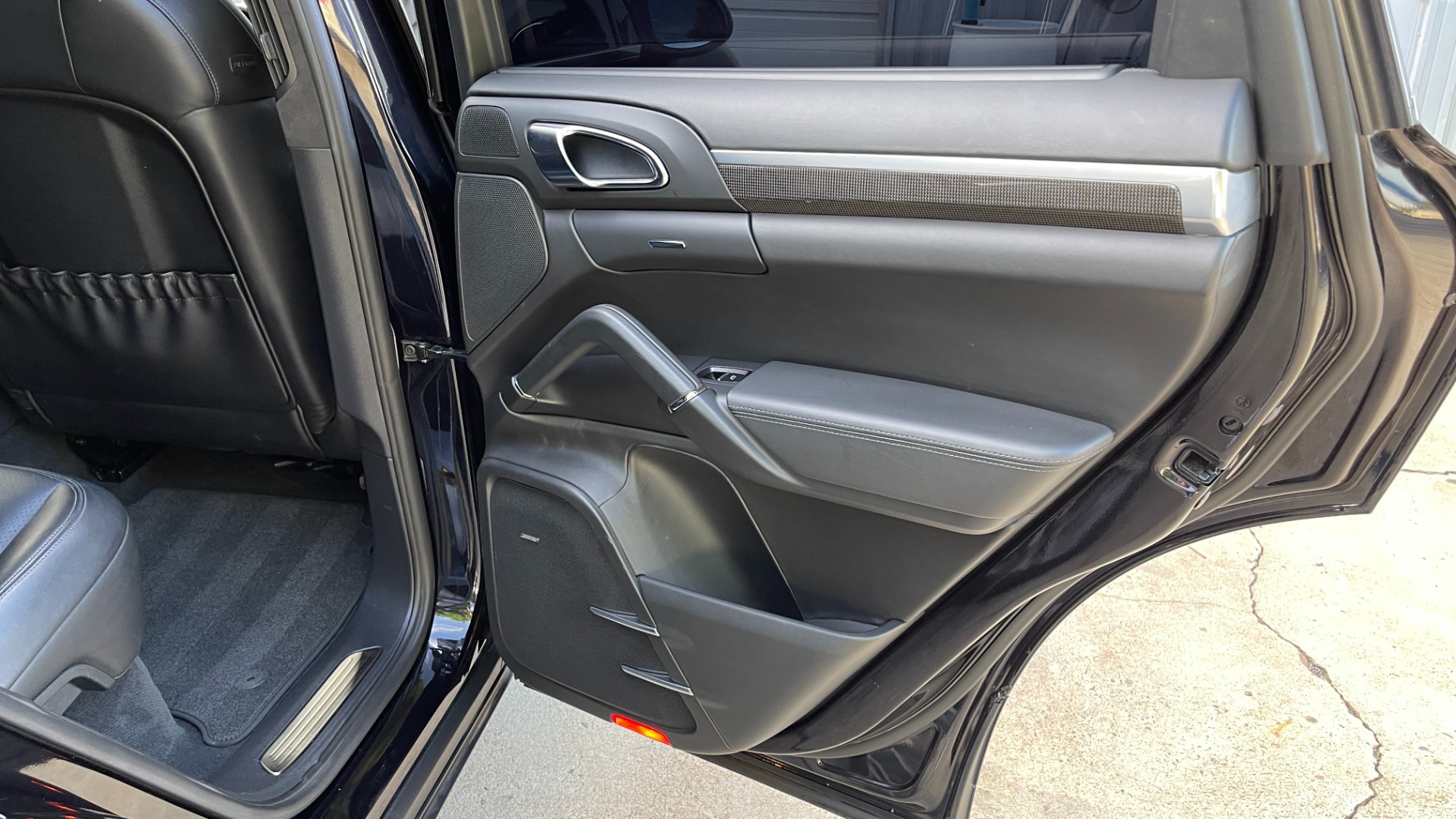 Used 2011 Porsche Cayenne Turbo / CARBON CERAMICS / CARBON FIBER TRIM / 21IN WHEELS / PREMIUM PACKAGE for sale $33,000 at Formula Imports in Charlotte NC 28227 31