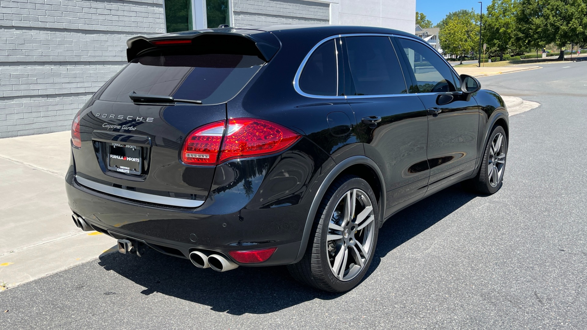 Used 2011 Porsche Cayenne Turbo / CARBON CERAMICS / CARBON FIBER TRIM / 21IN WHEELS / PREMIUM PACKAGE for sale $33,000 at Formula Imports in Charlotte NC 28227 5