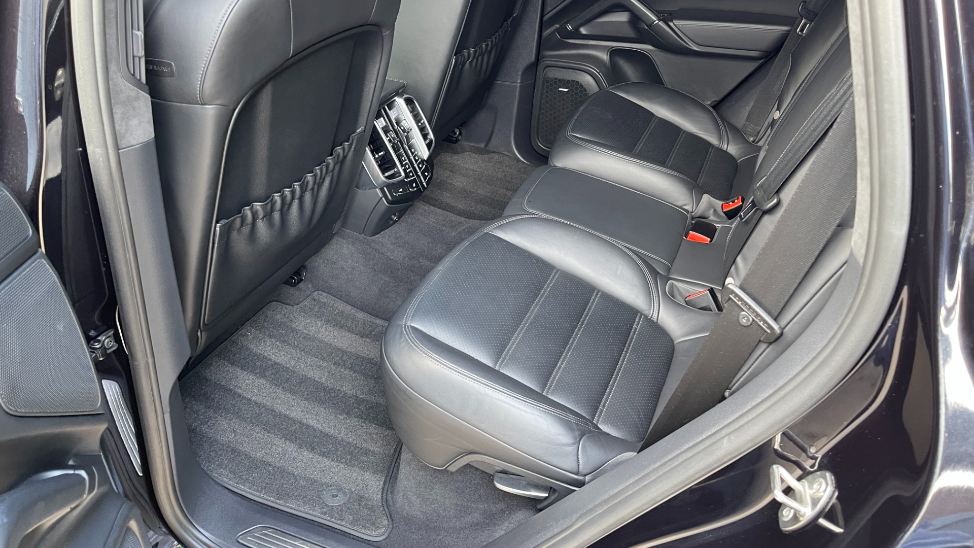 Used 2011 Porsche Cayenne Turbo / CARBON CERAMICS / CARBON FIBER TRIM / 21IN WHEELS / PREMIUM PACKAGE for sale $33,000 at Formula Imports in Charlotte NC 28227 53