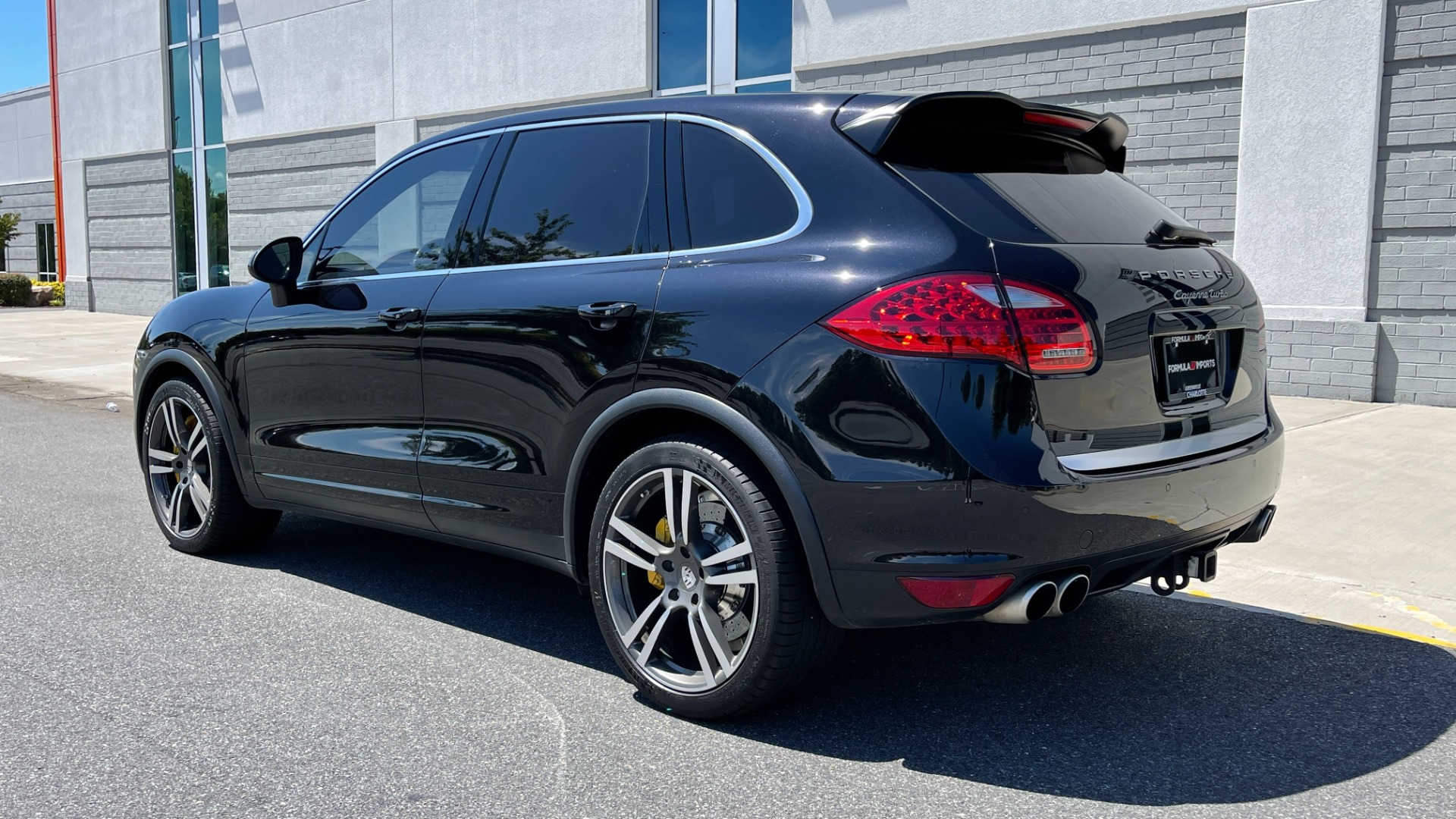 Used 2011 Porsche Cayenne Turbo / CARBON CERAMICS / CARBON FIBER TRIM / 21IN WHEELS / PREMIUM PACKAGE for sale $33,000 at Formula Imports in Charlotte NC 28227 6