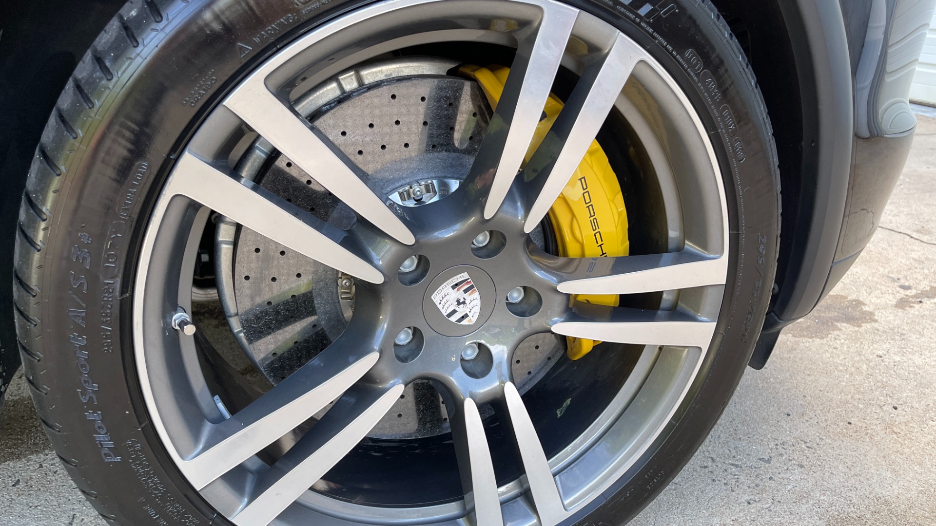 Used 2011 Porsche Cayenne Turbo / CARBON CERAMICS / CARBON FIBER TRIM / 21IN WHEELS / PREMIUM PACKAGE for sale $33,000 at Formula Imports in Charlotte NC 28227 61