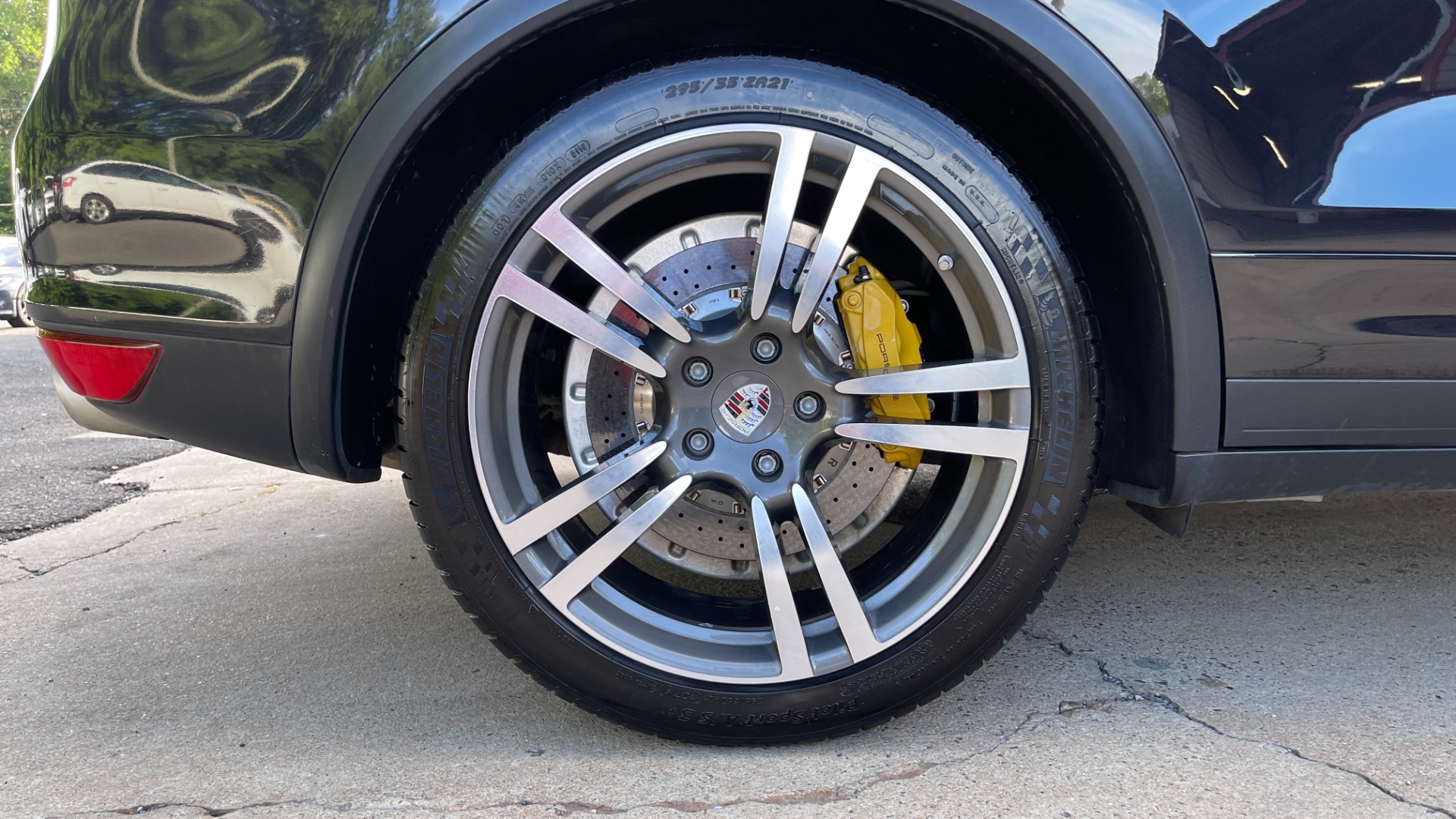 Used 2011 Porsche Cayenne Turbo / CARBON CERAMICS / CARBON FIBER TRIM / 21IN WHEELS / PREMIUM PACKAGE for sale $33,000 at Formula Imports in Charlotte NC 28227 62
