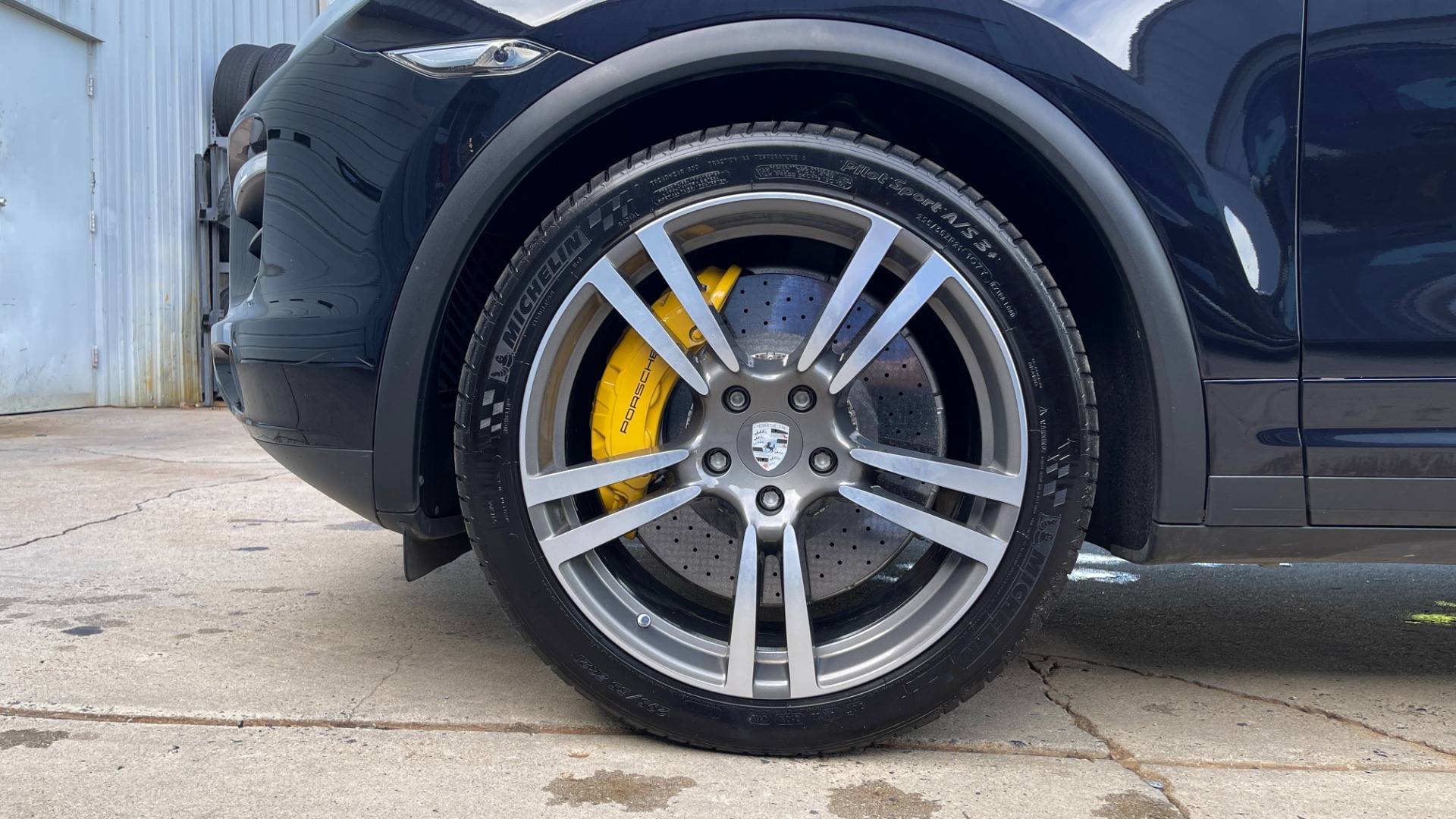 Used 2011 Porsche Cayenne Turbo / CARBON CERAMICS / CARBON FIBER TRIM / 21IN WHEELS / PREMIUM PACKAGE for sale $33,000 at Formula Imports in Charlotte NC 28227 64