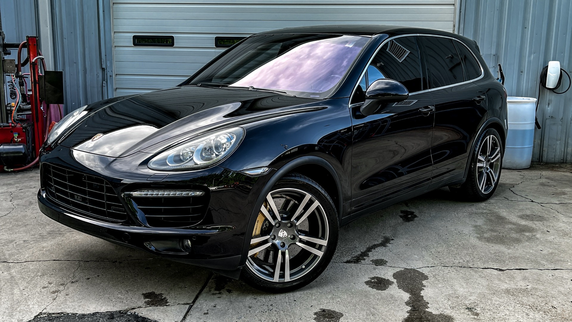 Used 2011 Porsche Cayenne Turbo / CARBON CERAMICS / CARBON FIBER TRIM / 21IN WHEELS / PREMIUM PACKAGE for sale $33,000 at Formula Imports in Charlotte NC 28227 69