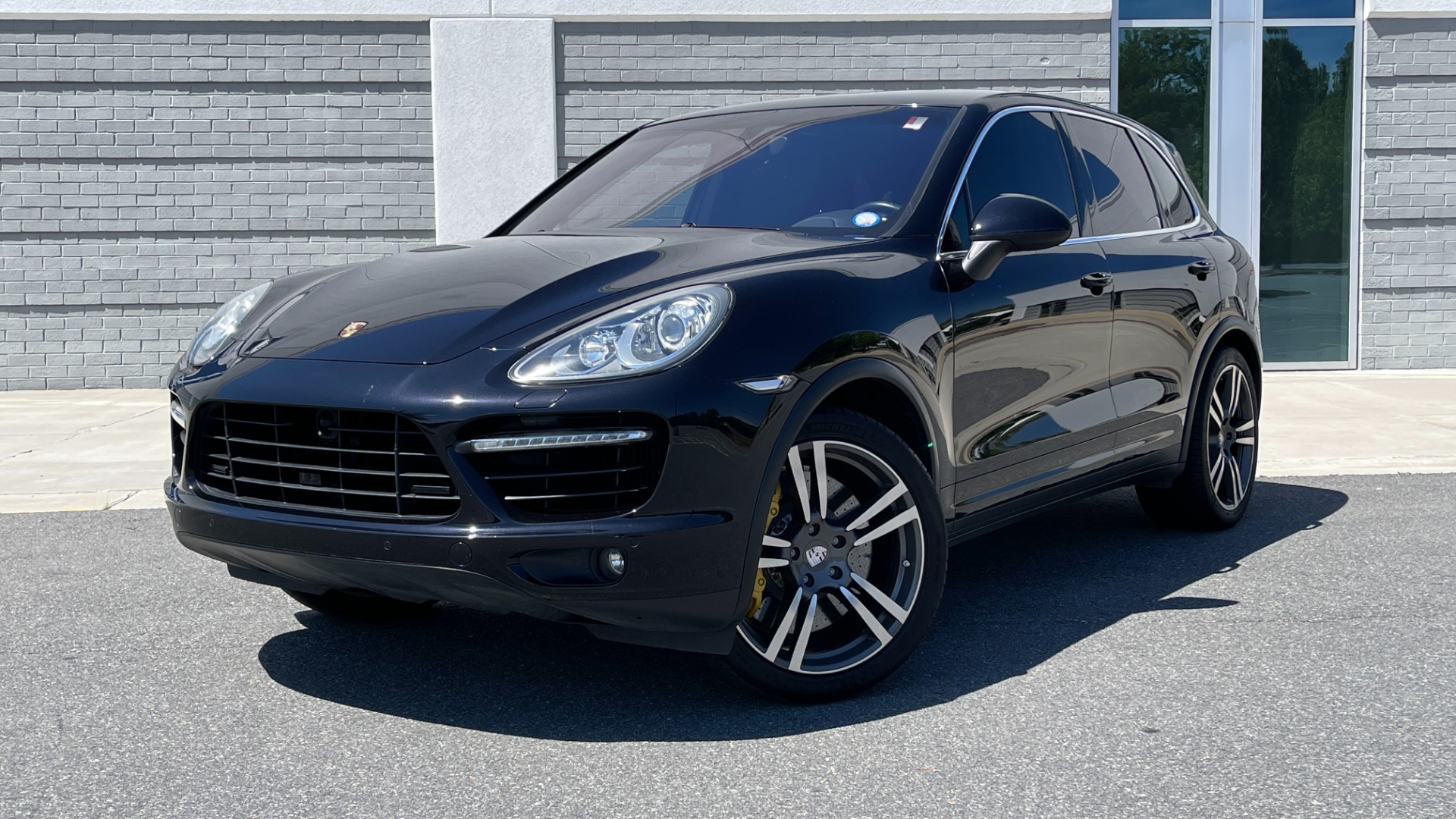 Used 2011 Porsche Cayenne Turbo / CARBON CERAMICS / CARBON FIBER TRIM / 21IN WHEELS / PREMIUM PACKAGE for sale $30,900 at Formula Imports in Charlotte NC 28227 74
