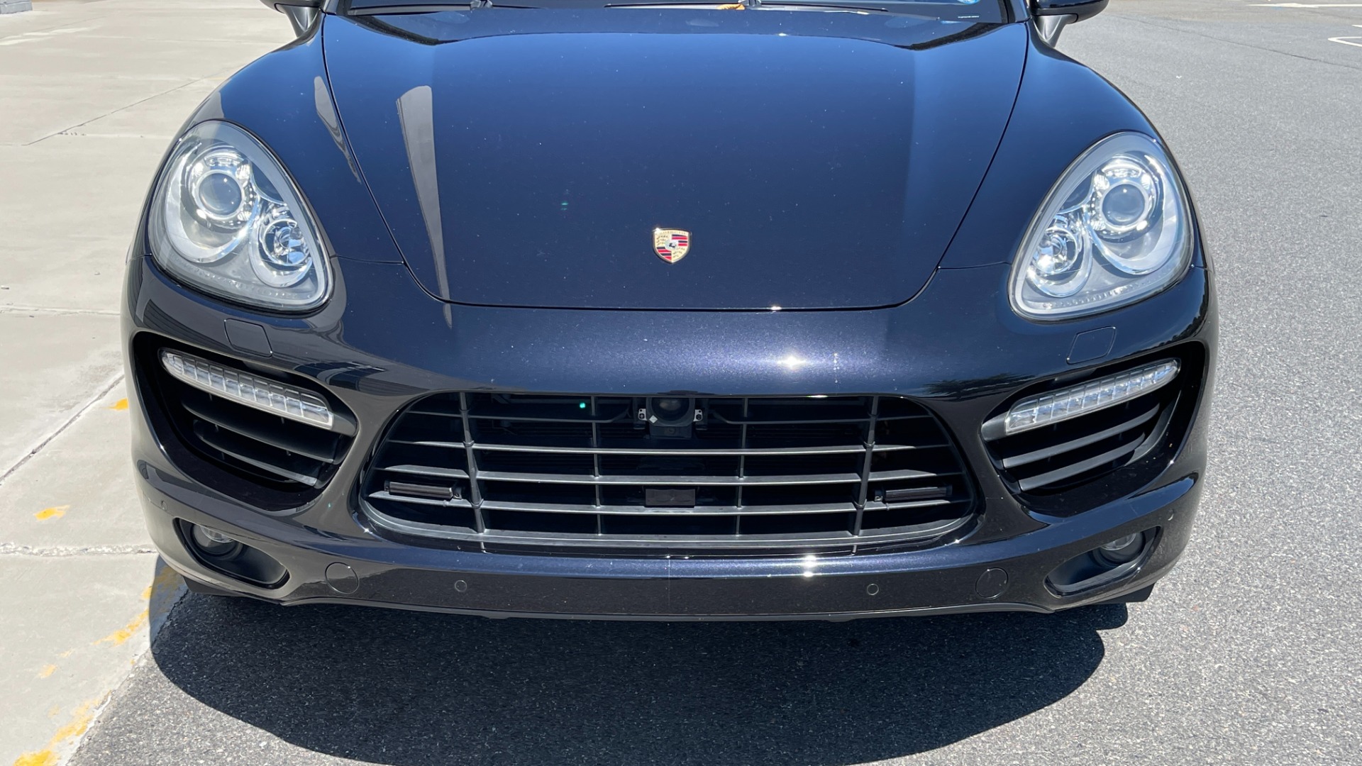 Used 2011 Porsche Cayenne Turbo / CARBON CERAMICS / CARBON FIBER TRIM / 21IN WHEELS / PREMIUM PACKAGE for sale $33,000 at Formula Imports in Charlotte NC 28227 8