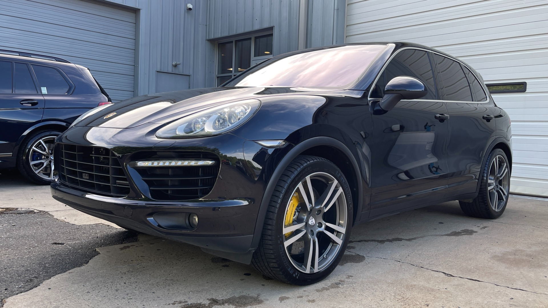 Used 2011 Porsche Cayenne Turbo / CARBON CERAMICS / CARBON FIBER TRIM / 21IN WHEELS / PREMIUM PACKAGE for sale $33,000 at Formula Imports in Charlotte NC 28227 9