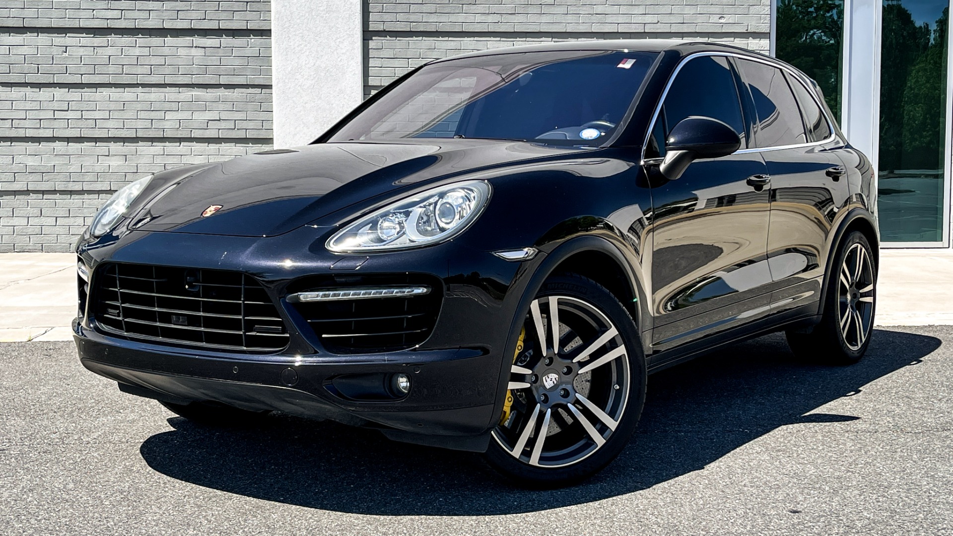 Used 2011 Porsche Cayenne Turbo / CARBON CERAMICS / CARBON FIBER TRIM / 21IN WHEELS / PREMIUM PACKAGE for sale $33,000 at Formula Imports in Charlotte NC 28227 1