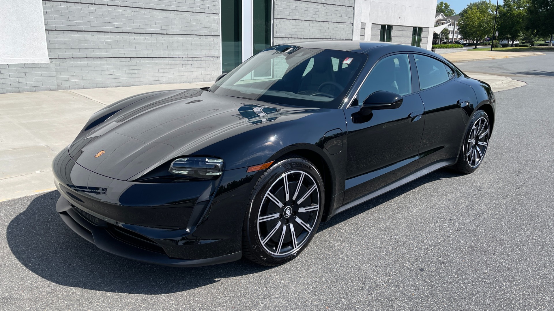 Used 2022 Porsche Taycan RWD / SPORT AERO WHEELS / PERF PLUS BATTERY / PREMIUM / DYNAMIC LIGHTS for sale Sold at Formula Imports in Charlotte NC 28227 10