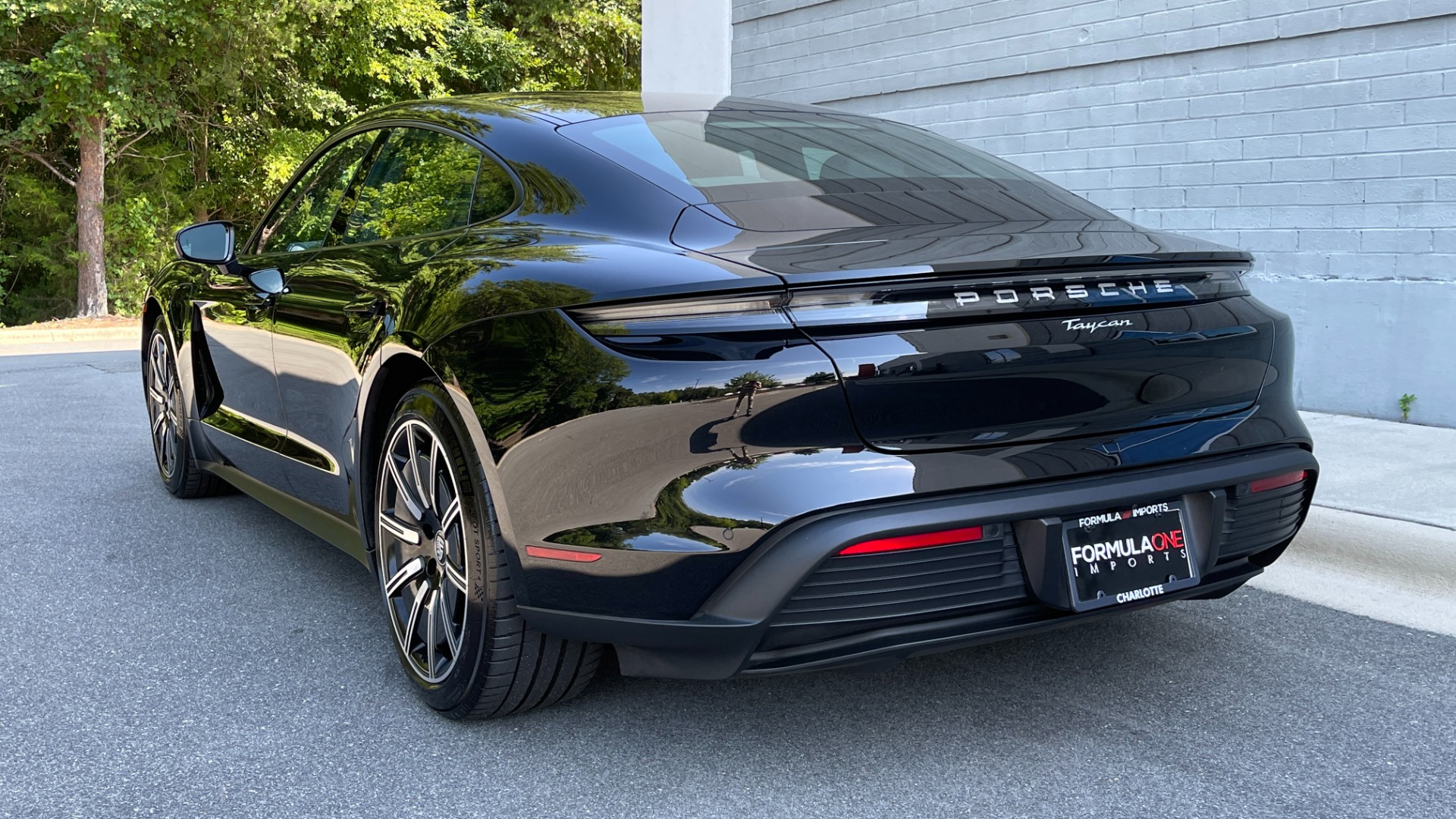 Used 2022 Porsche Taycan RWD / SPORT AERO WHEELS / PERF PLUS BATTERY / PREMIUM / DYNAMIC LIGHTS for sale Sold at Formula Imports in Charlotte NC 28227 2