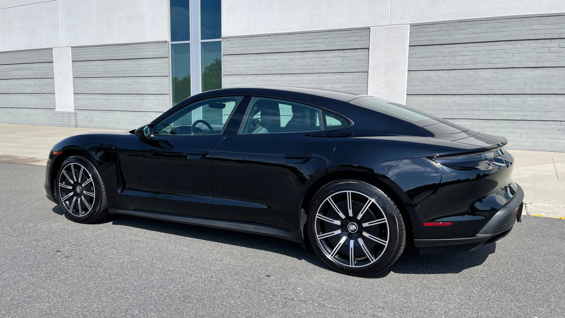 Used 2022 Porsche Taycan RWD / SPORT AERO WHEELS / PERF PLUS BATTERY / PREMIUM / DYNAMIC LIGHTS for sale Sold at Formula Imports in Charlotte NC 28227 3