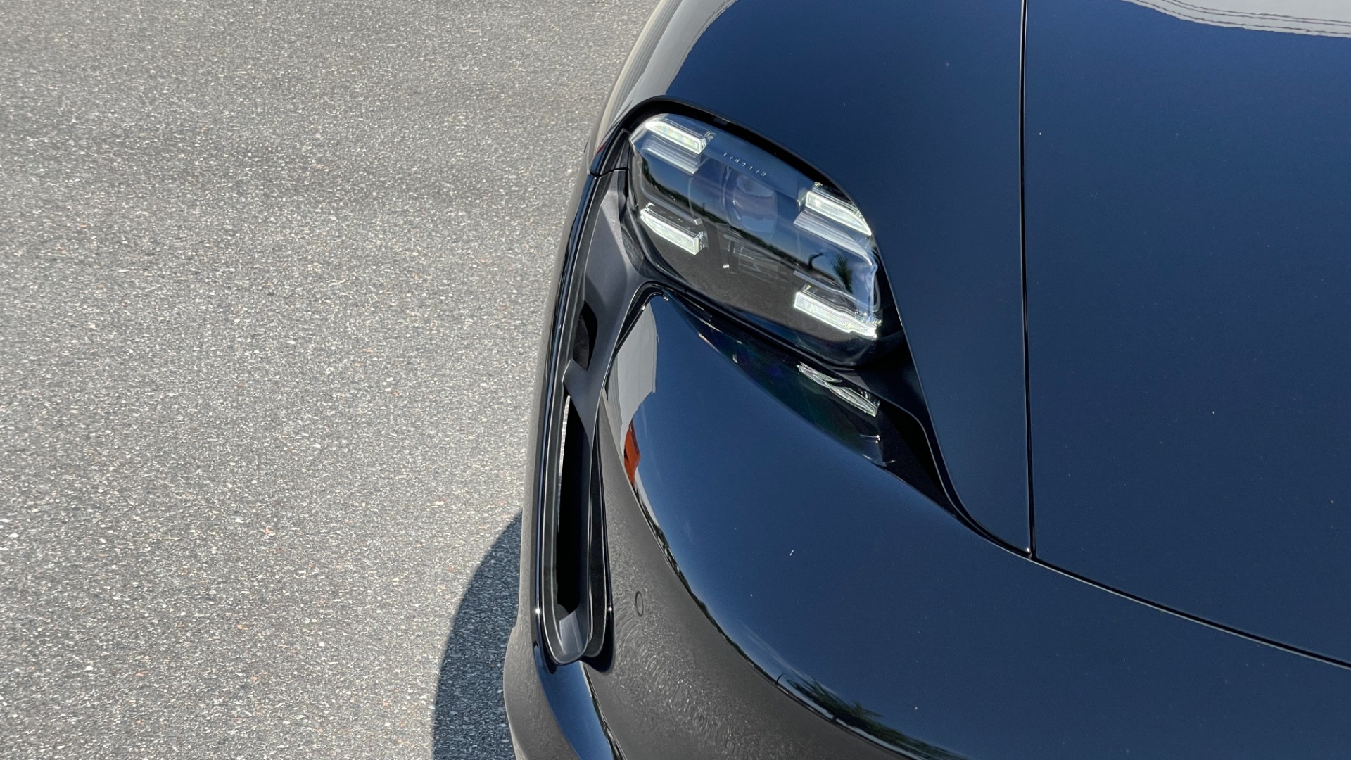 Used 2022 Porsche Taycan RWD / SPORT AERO WHEELS / PERF PLUS BATTERY / PREMIUM / DYNAMIC LIGHTS for sale Sold at Formula Imports in Charlotte NC 28227 33