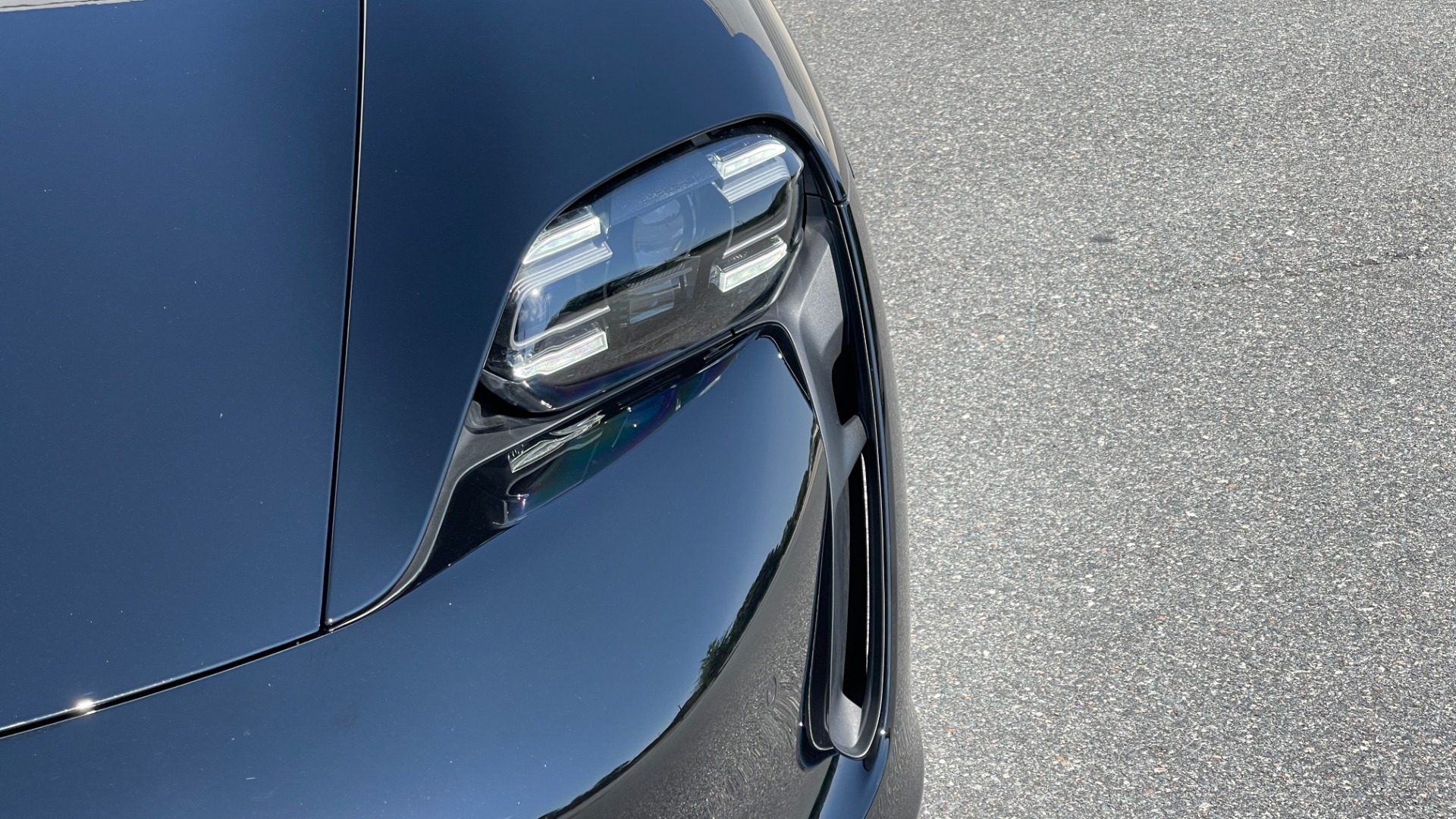 Used 2022 Porsche Taycan RWD / SPORT AERO WHEELS / PERF PLUS BATTERY / PREMIUM / DYNAMIC LIGHTS for sale Sold at Formula Imports in Charlotte NC 28227 34