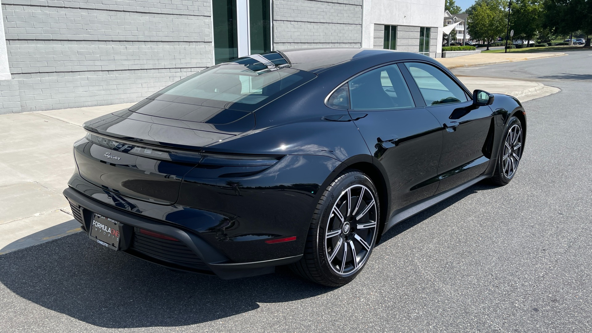 Used 2022 Porsche Taycan RWD / SPORT AERO WHEELS / PERF PLUS BATTERY / PREMIUM / DYNAMIC LIGHTS for sale Sold at Formula Imports in Charlotte NC 28227 5