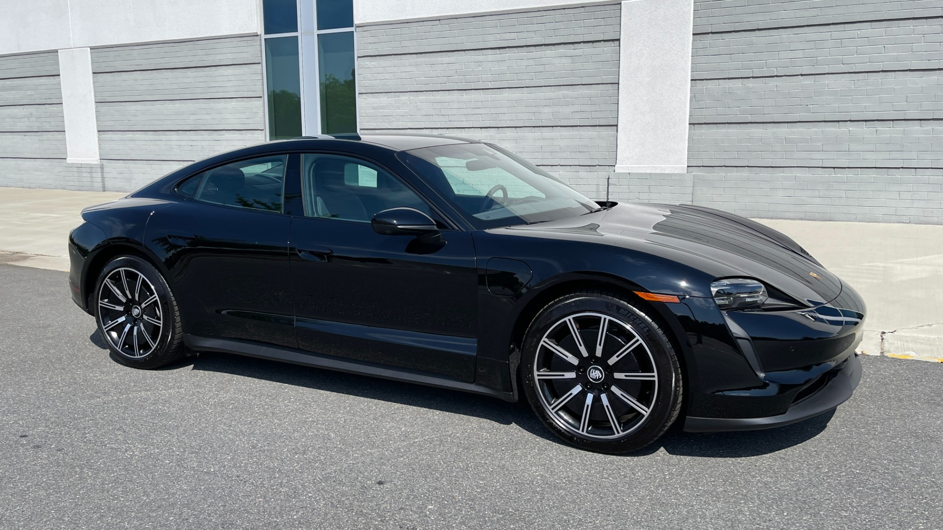 Used 2022 Porsche Taycan RWD / SPORT AERO WHEELS / PERF PLUS BATTERY / PREMIUM / DYNAMIC LIGHTS for sale Sold at Formula Imports in Charlotte NC 28227 6
