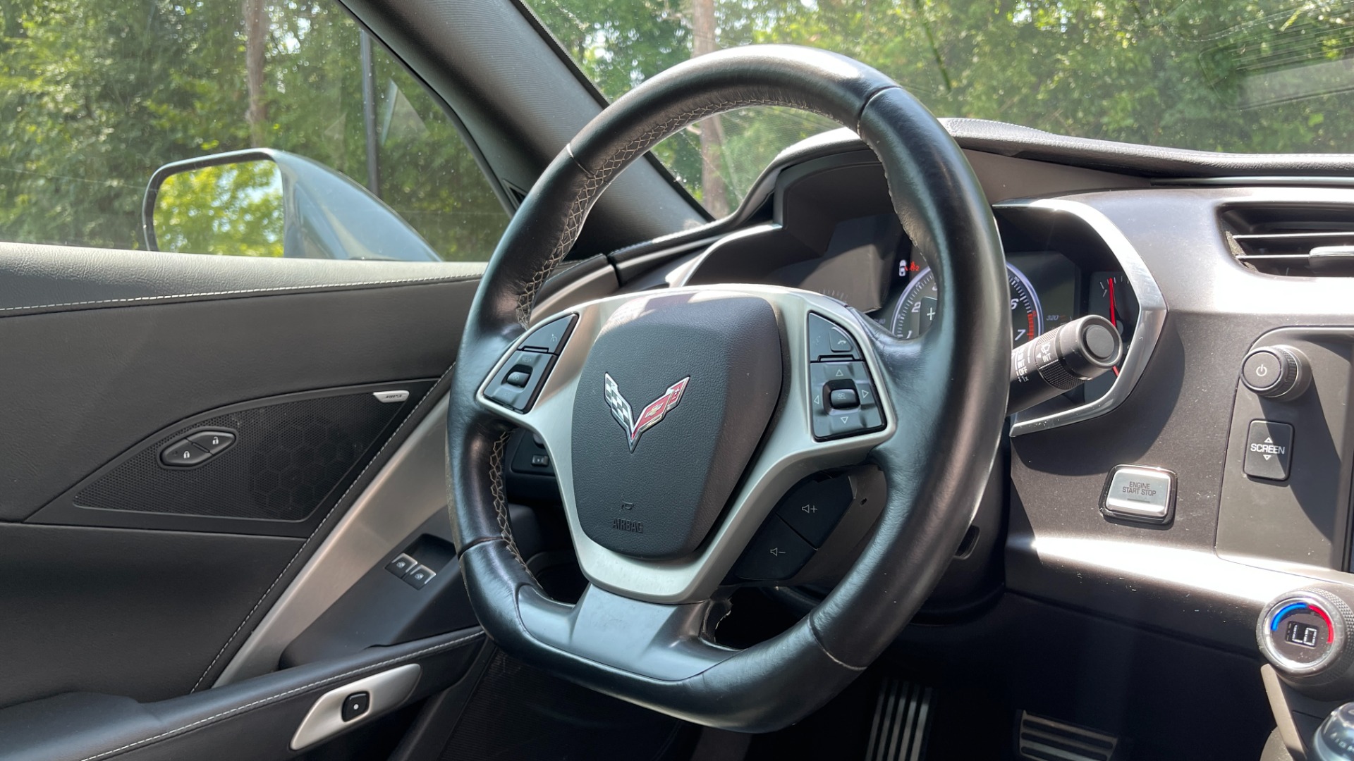 Used 2017 Chevrolet Corvette 1LT / 8SPD AUTO / 6.2L V8 / REMOTE START / PADDLE SHIFTERS for sale $52,995 at Formula Imports in Charlotte NC 28227 11