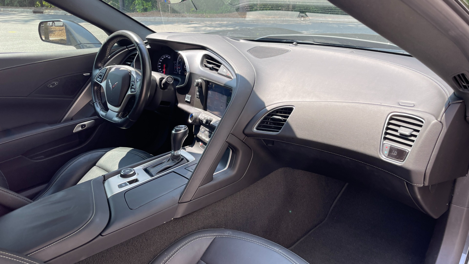 Used 2017 Chevrolet Corvette 1LT / 8SPD AUTO / 6.2L V8 / REMOTE START / PADDLE SHIFTERS for sale $52,995 at Formula Imports in Charlotte NC 28227 13