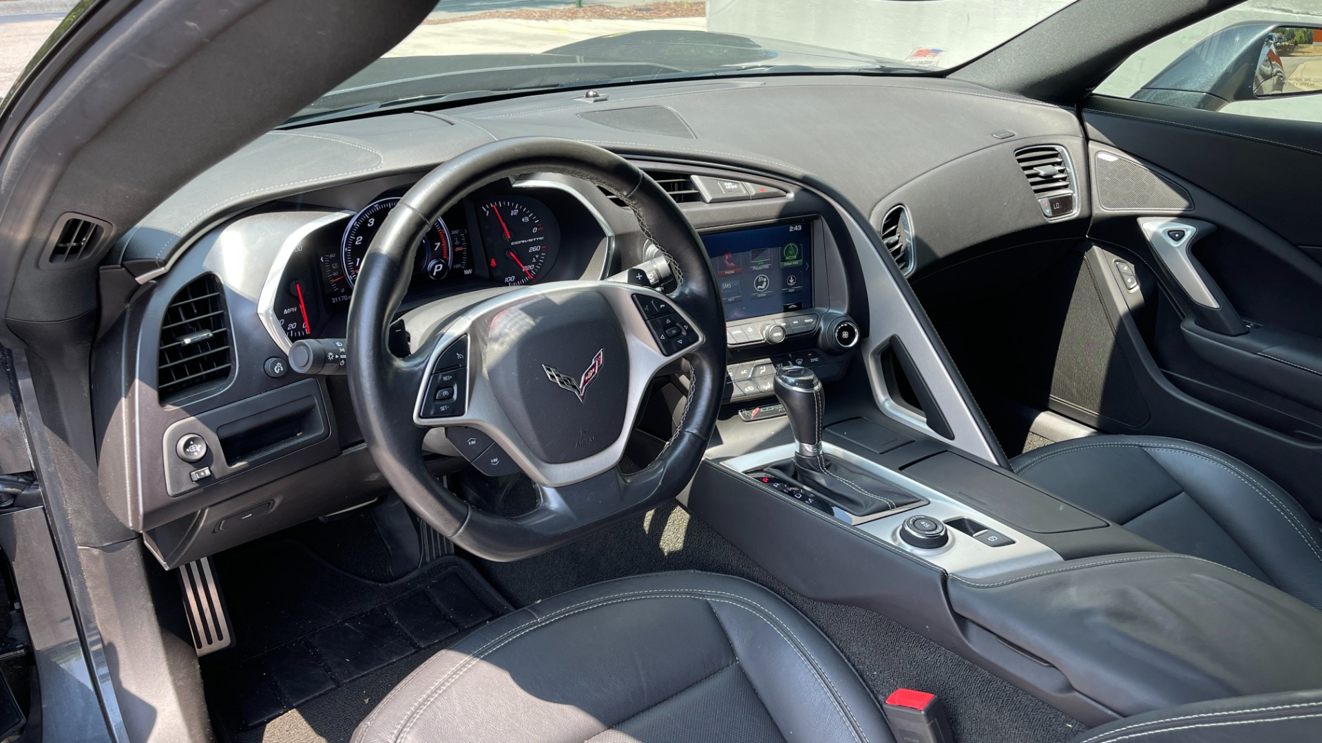 Used 2017 Chevrolet Corvette 1LT / 8SPD AUTO / 6.2L V8 / REMOTE START / PADDLE SHIFTERS for sale $52,995 at Formula Imports in Charlotte NC 28227 14