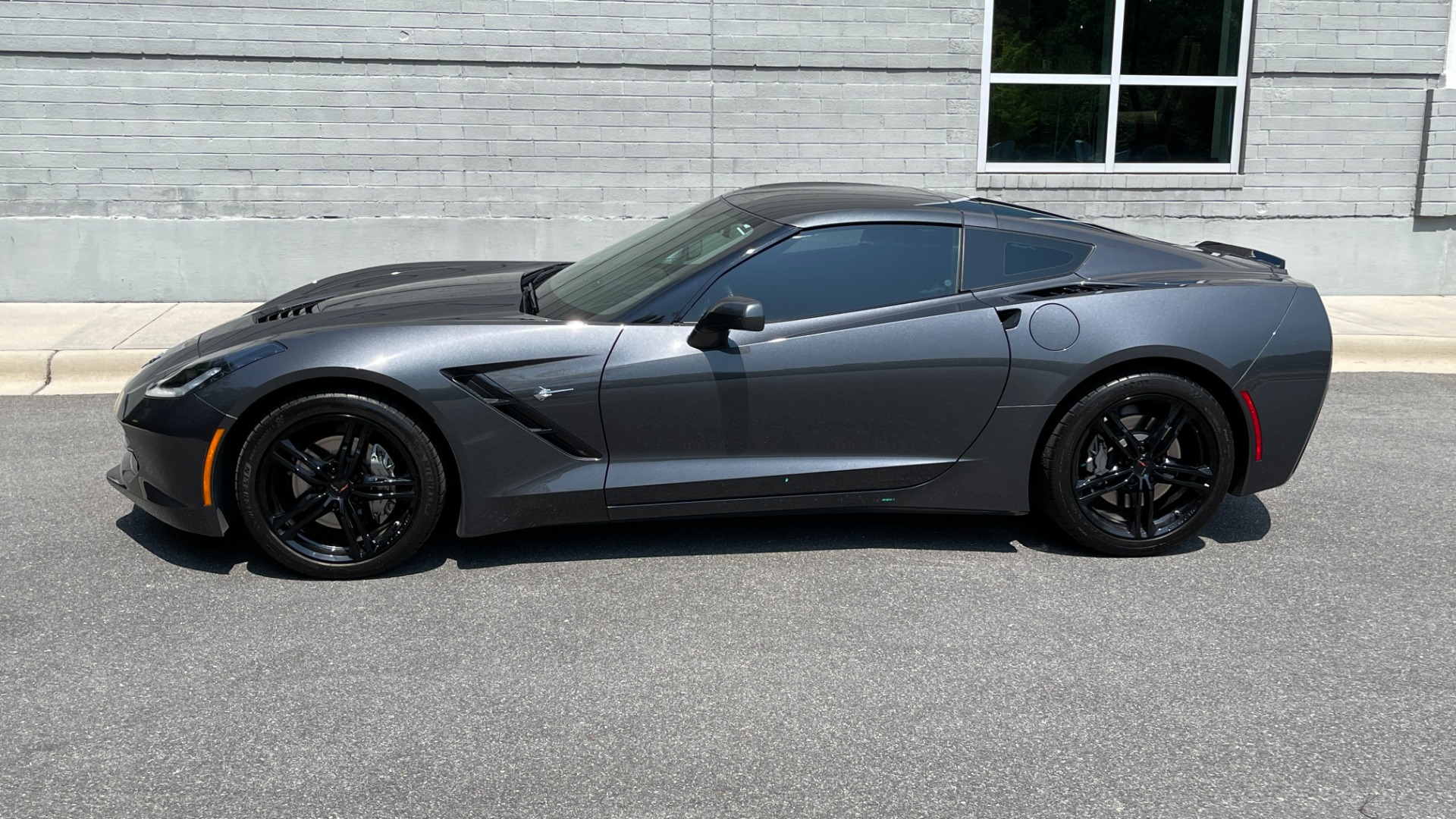 Used 2017 Chevrolet Corvette 1LT / 8SPD AUTO / 6.2L V8 / REMOTE START / PADDLE SHIFTERS for sale $52,995 at Formula Imports in Charlotte NC 28227 19