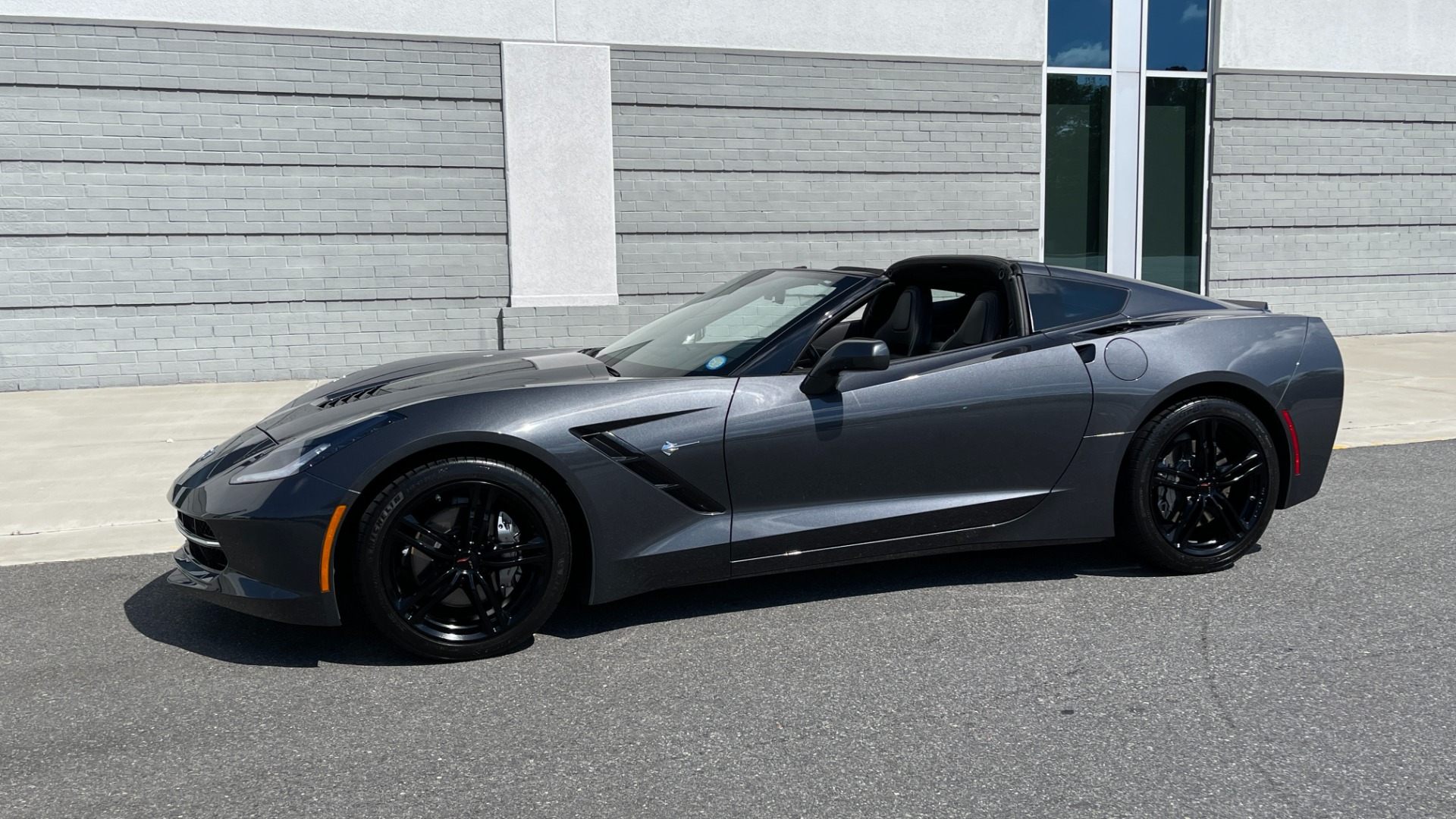 Used 2017 Chevrolet Corvette 1LT / 8SPD AUTO / 6.2L V8 / REMOTE START / PADDLE SHIFTERS for sale $52,995 at Formula Imports in Charlotte NC 28227 2