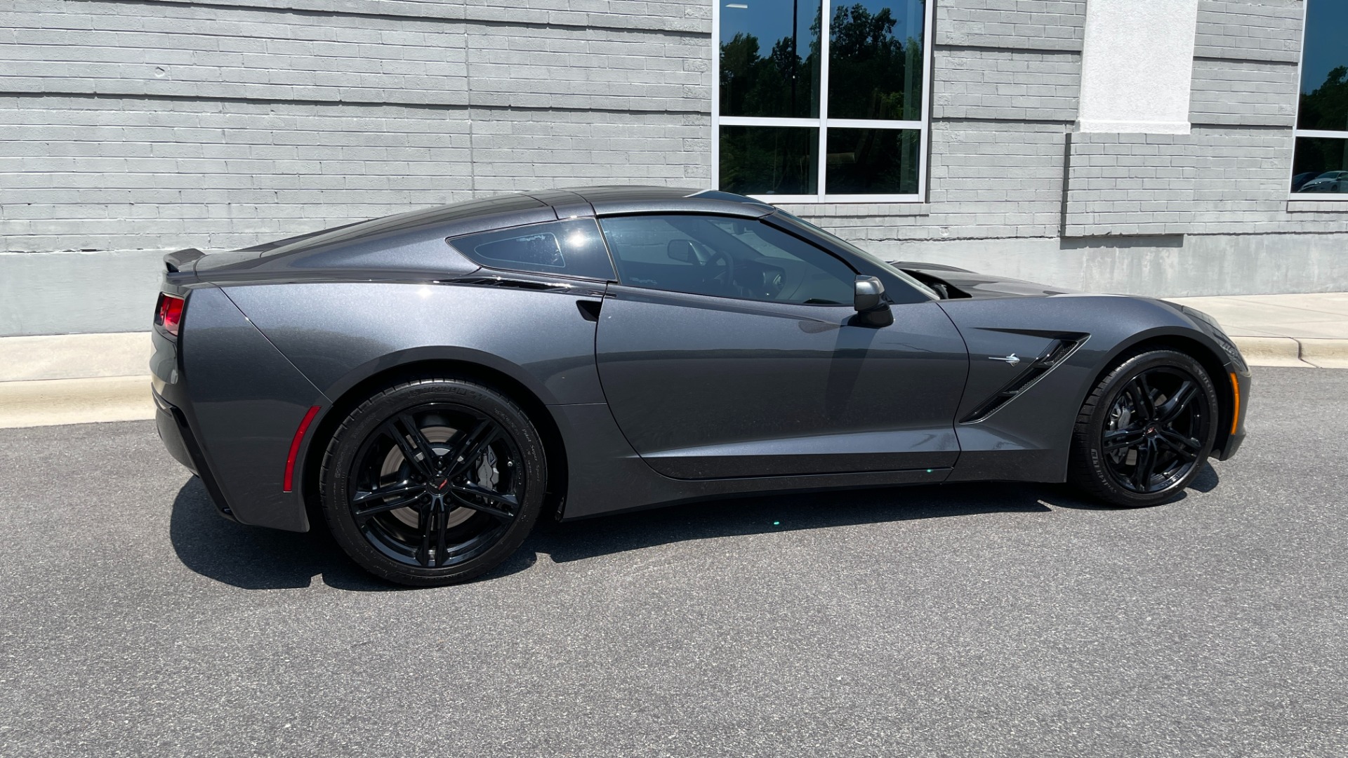 Used 2017 Chevrolet Corvette 1LT / 8SPD AUTO / 6.2L V8 / REMOTE START / PADDLE SHIFTERS for sale $52,995 at Formula Imports in Charlotte NC 28227 21