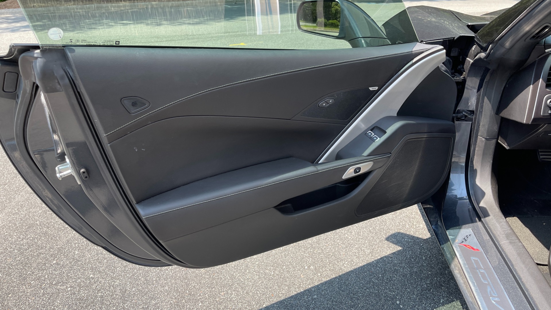 Used 2017 Chevrolet Corvette 1LT / 8SPD AUTO / 6.2L V8 / REMOTE START / PADDLE SHIFTERS for sale $52,995 at Formula Imports in Charlotte NC 28227 33