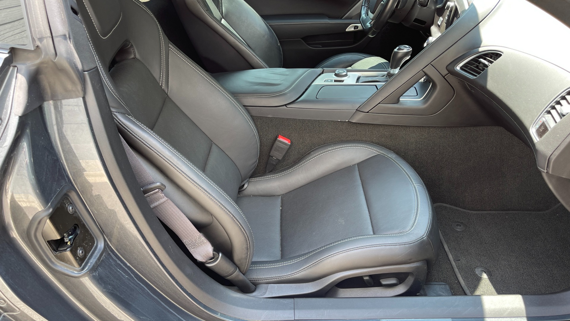Used 2017 Chevrolet Corvette 1LT / 8SPD AUTO / 6.2L V8 / REMOTE START / PADDLE SHIFTERS for sale $52,995 at Formula Imports in Charlotte NC 28227 35