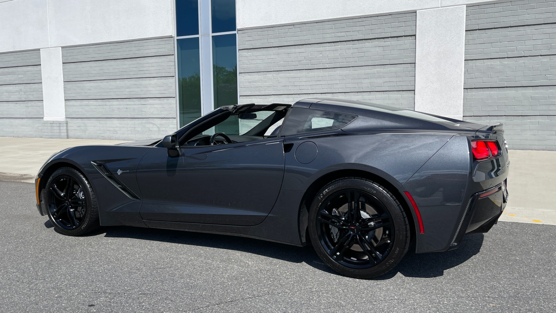 Used 2017 Chevrolet Corvette 1LT / 8SPD AUTO / 6.2L V8 / REMOTE START / PADDLE SHIFTERS for sale $52,995 at Formula Imports in Charlotte NC 28227 48