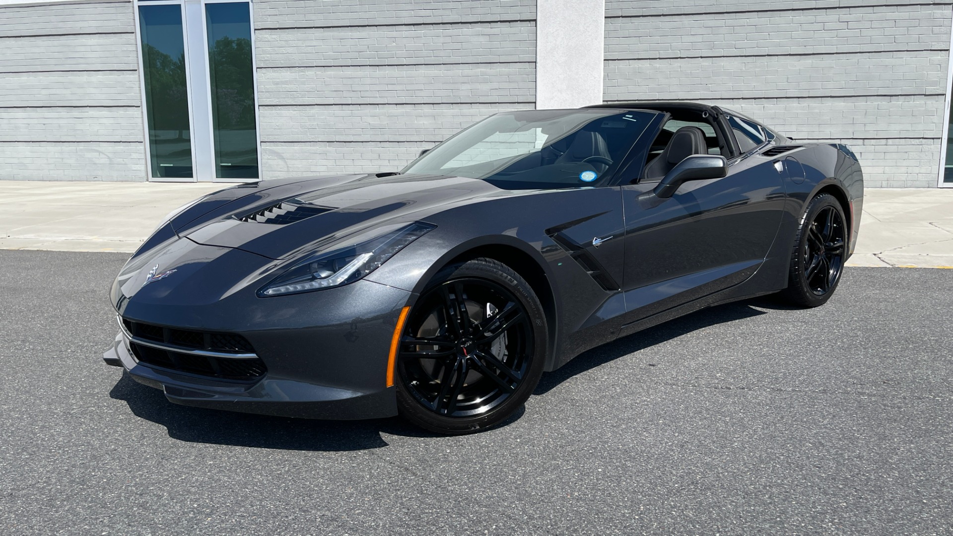 Used 2017 Chevrolet Corvette 1LT / 8SPD AUTO / 6.2L V8 / REMOTE START / PADDLE SHIFTERS for sale $52,995 at Formula Imports in Charlotte NC 28227 52