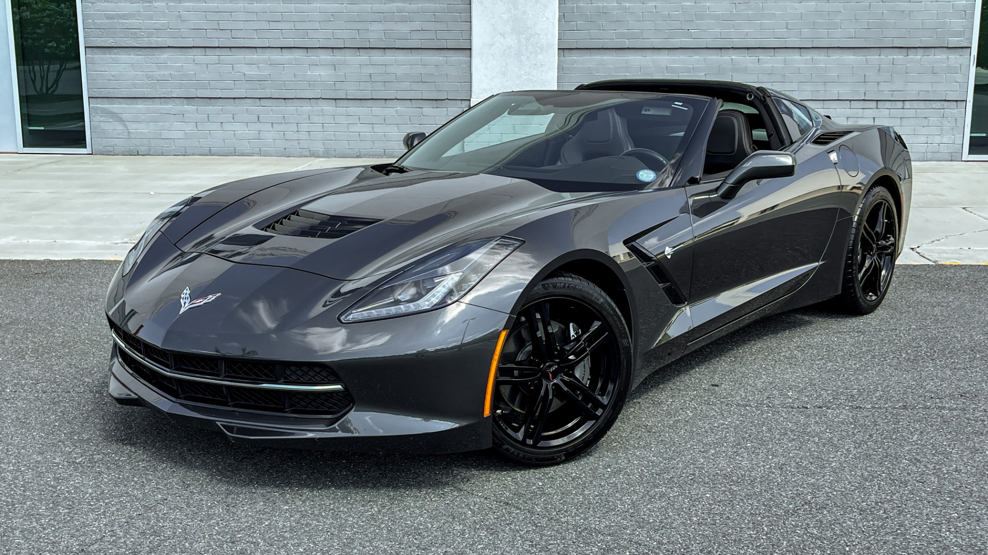 Used 2017 Chevrolet Corvette 1LT / 8SPD AUTO / 6.2L V8 / REMOTE START / PADDLE SHIFTERS for sale $52,995 at Formula Imports in Charlotte NC 28227 1