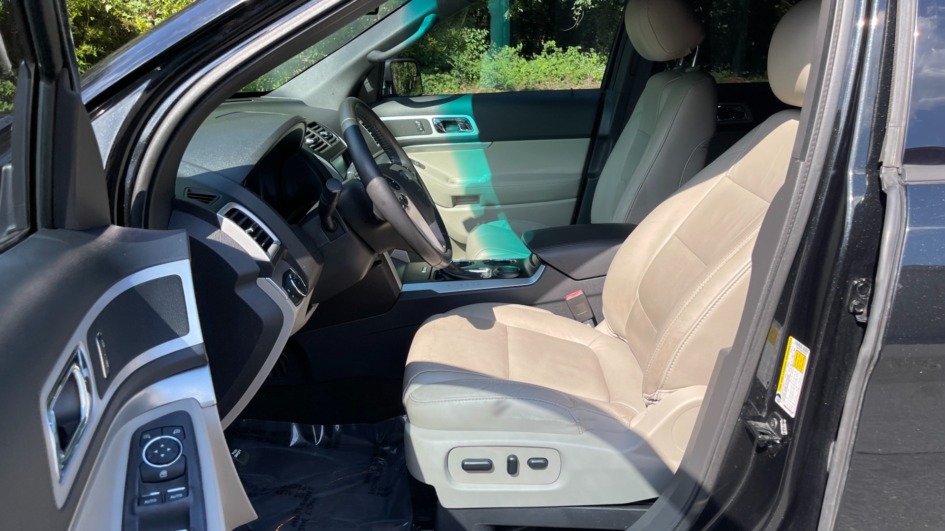 Used 2013 Ford Explorer XLT / LEATHER / COMFORT PACKAGE / 3.5 V6 / REAR VIEW CAMERA / DRIVER CONNEC for sale Sold at Formula Imports in Charlotte NC 28227 12